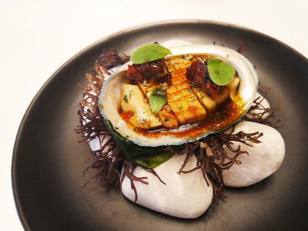 1024x768 Amber ** Hong Kong restaurant >> Hong Kong City Guide
