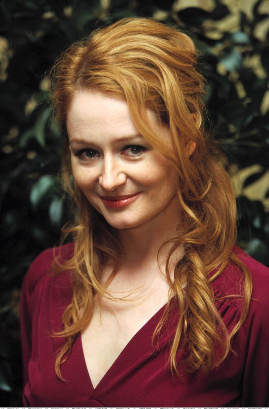 1052x1600 Miranda Otto Wallpaper