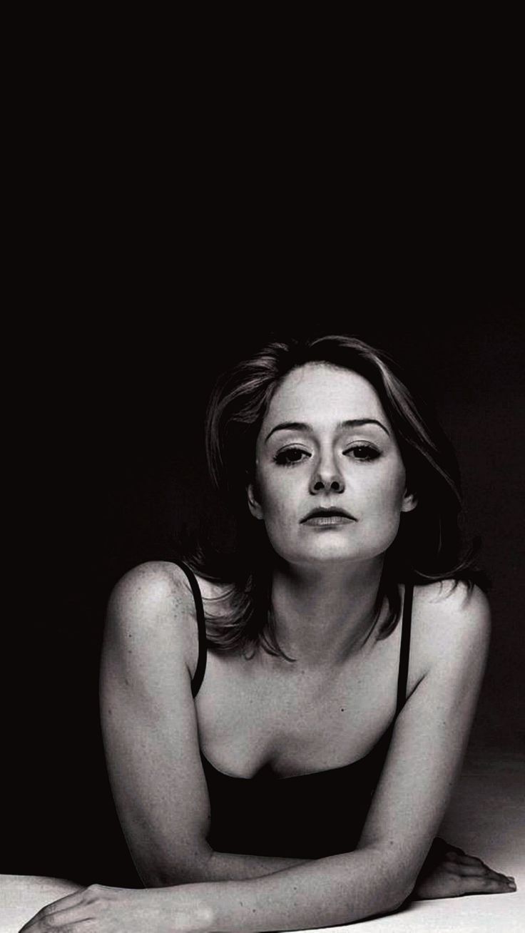 736x1308 Miranda Otto Wallpaper