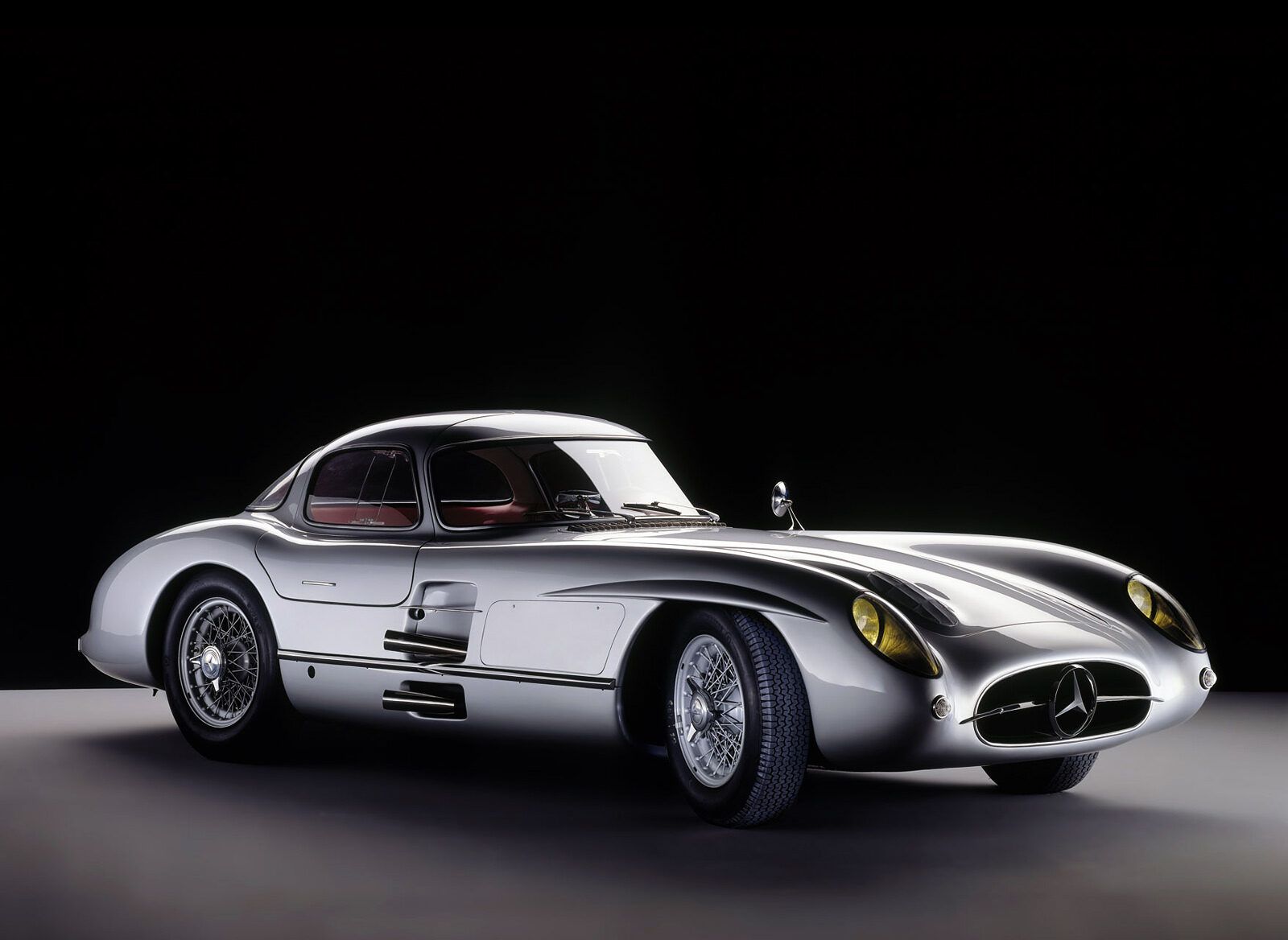 1600x1168 Mercedes Benz 300SLR Uhlenhaut Coupe Wallpaper