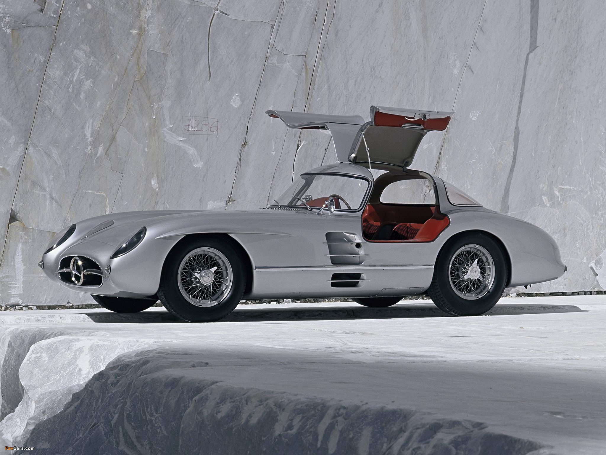 2048x1536 Mercedes Benz 300SLR Uhlenhaut Coupe Wallpaper