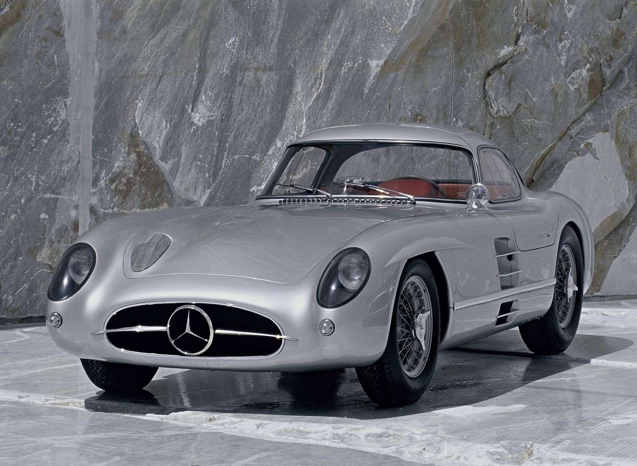 2048x1500 Mercedes Benz 300SLR Uhlenhaut Coupe Wallpaper