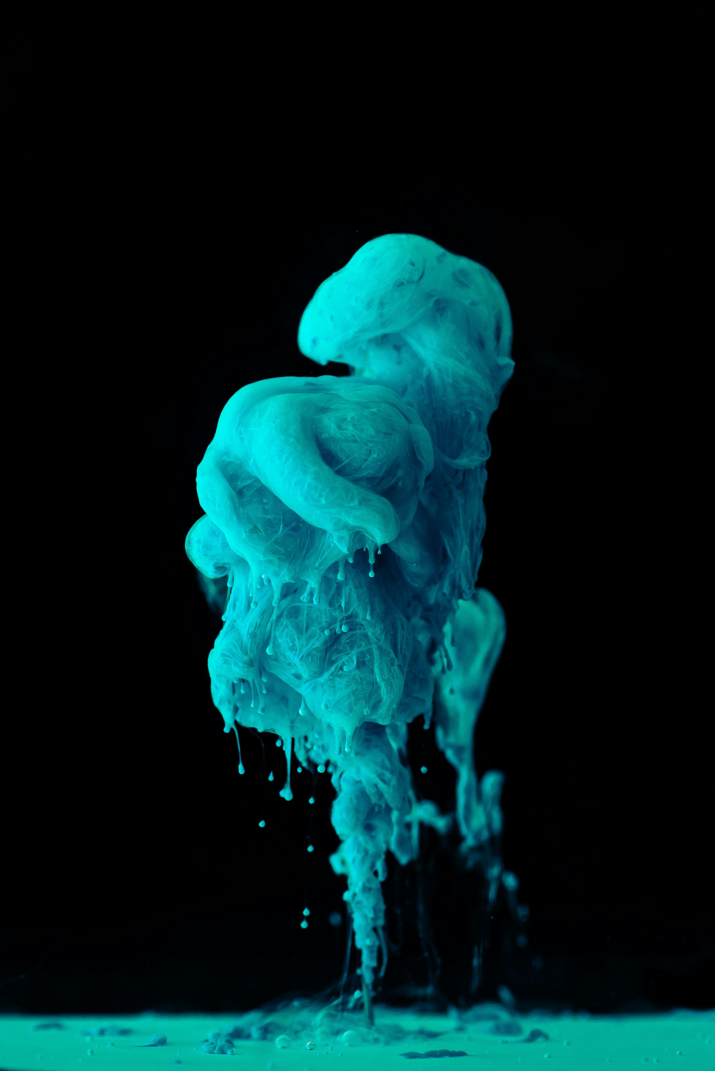 3000x4495 Blue smoke in black background