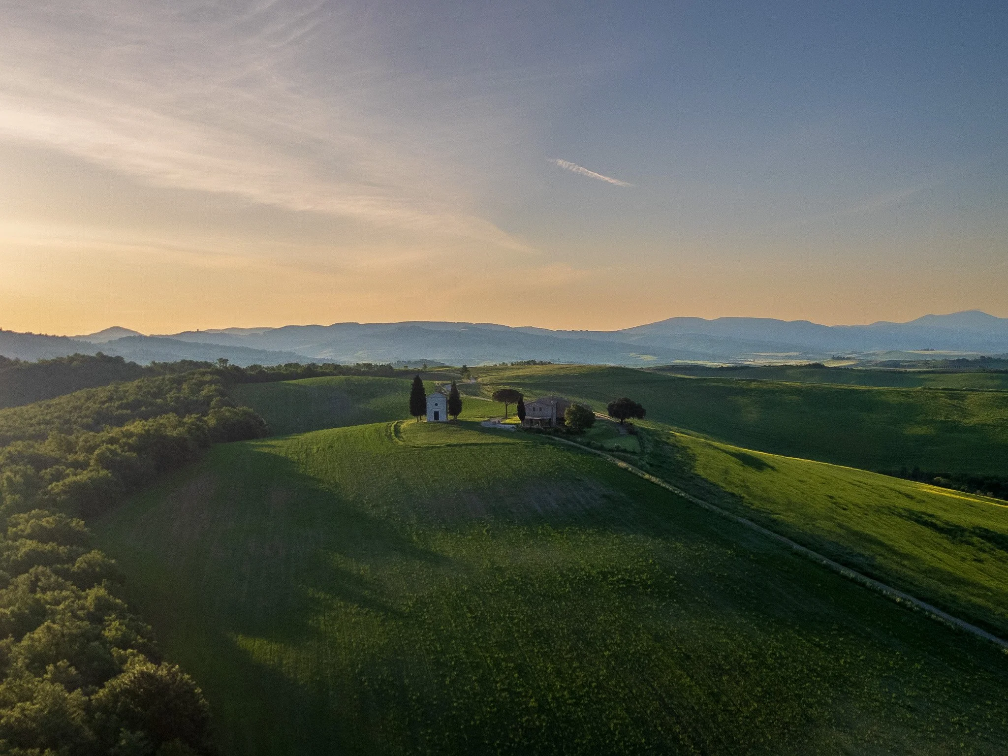 2048x1536 Tuscany's Val d'Orcia Photography Guide: Cypress Trees & Rolling Hills