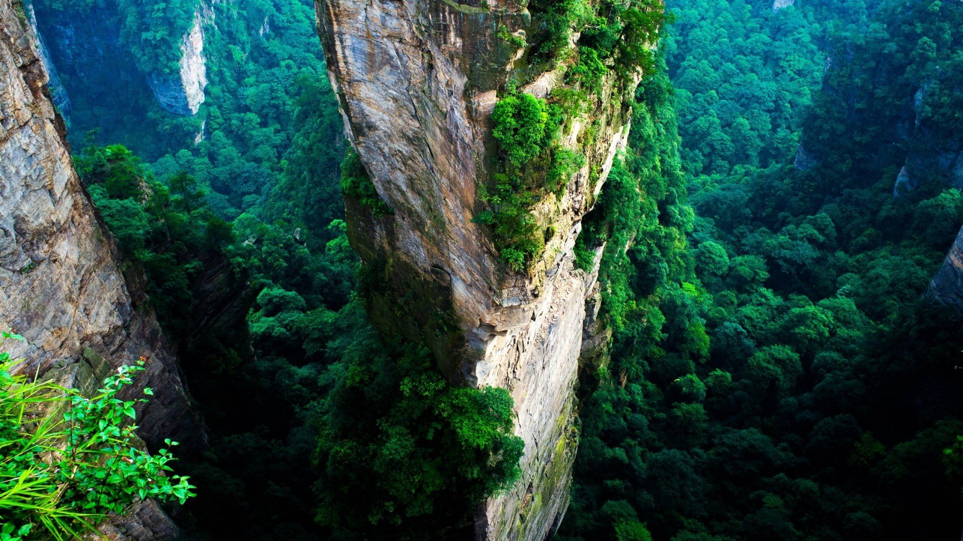 1920x1080 Wulingyuan Cliffs: Majestic Mountain Forests of China in HDx1440