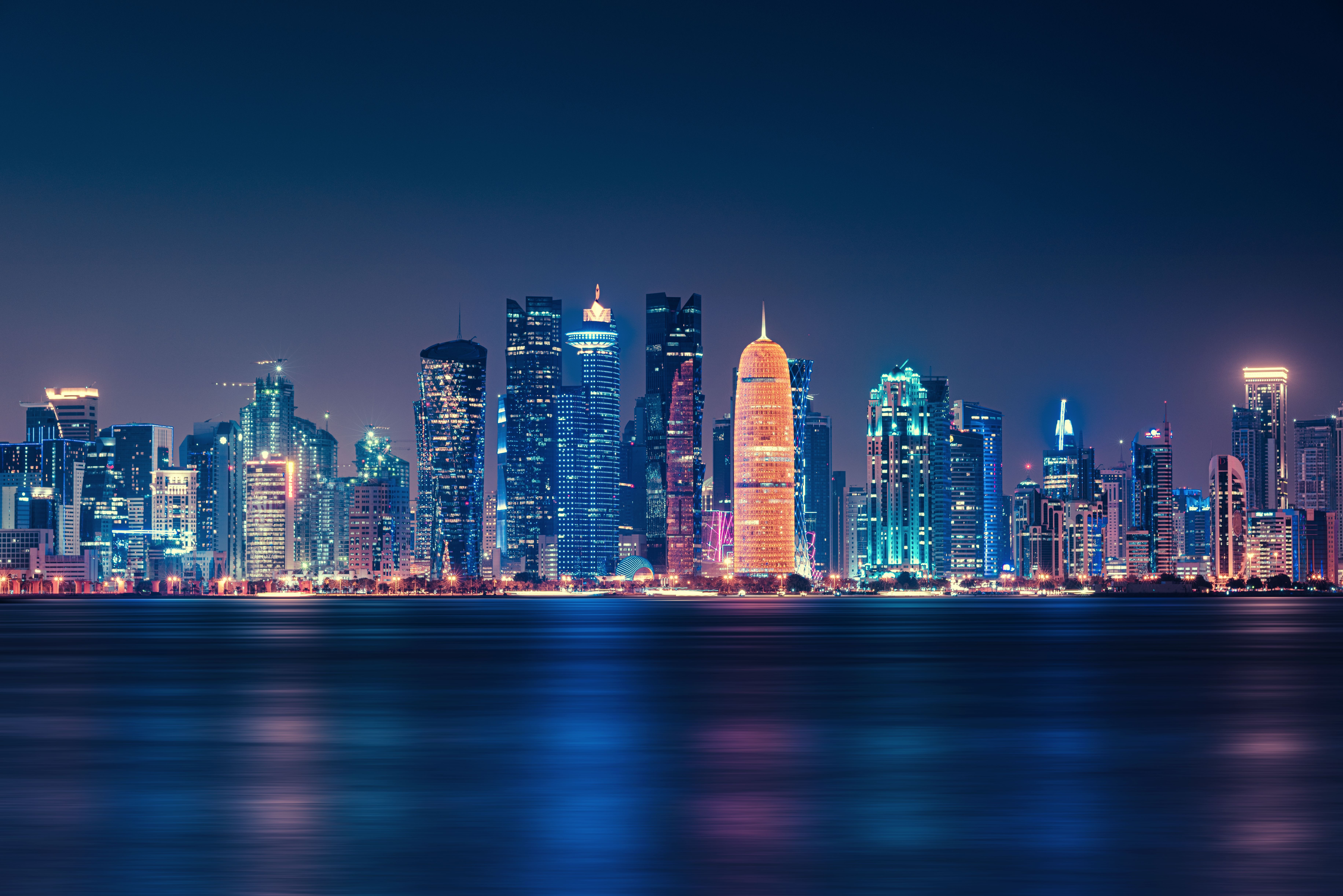 7326x4889 Body of Water Across City Buildings during Nighttime · Free