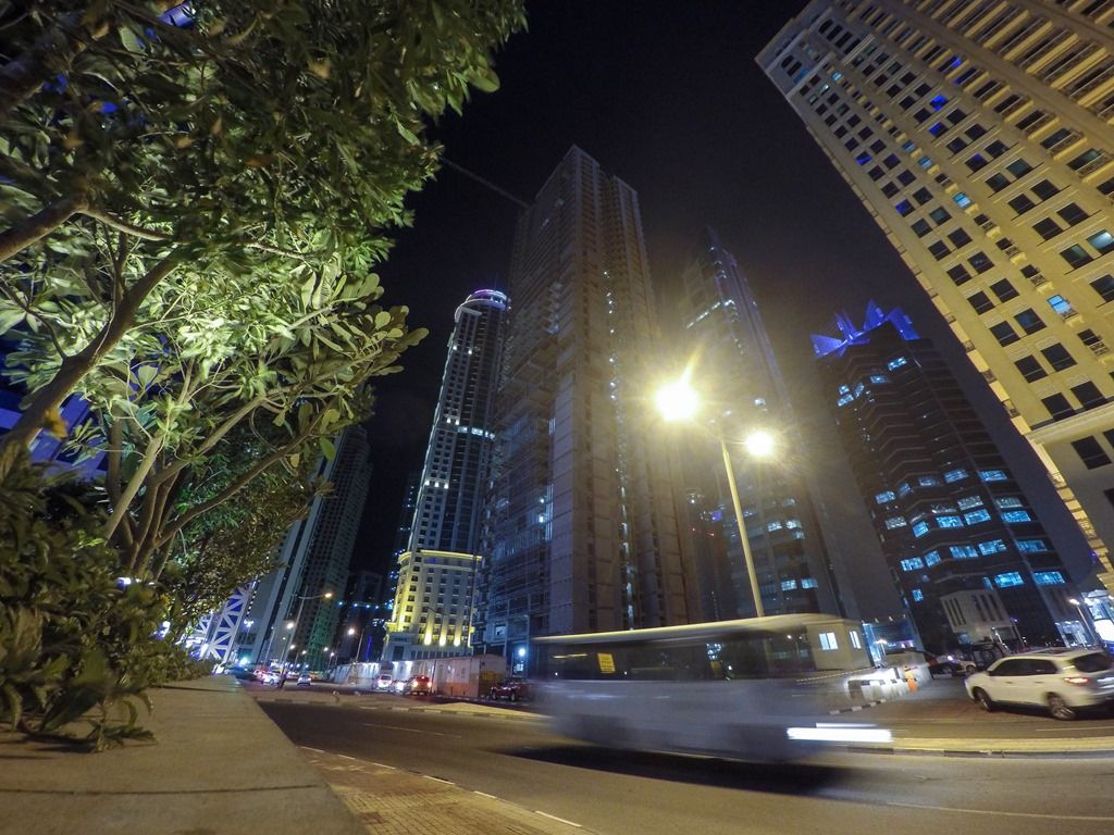 1024x768 A Doha (Qatar) Nighttime Runaround