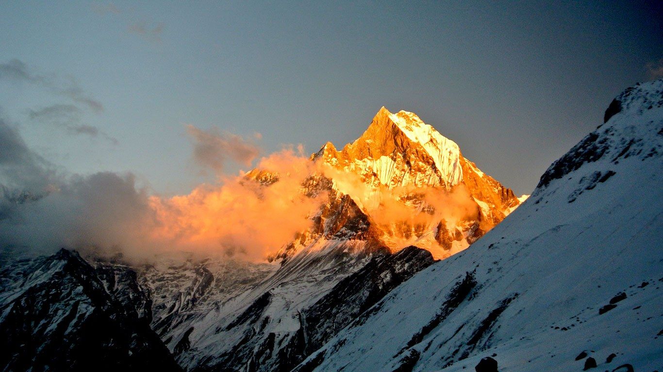 1366x768 Annapurna Base Camp & Poon Hill Trek Sunrise & Glacier Views