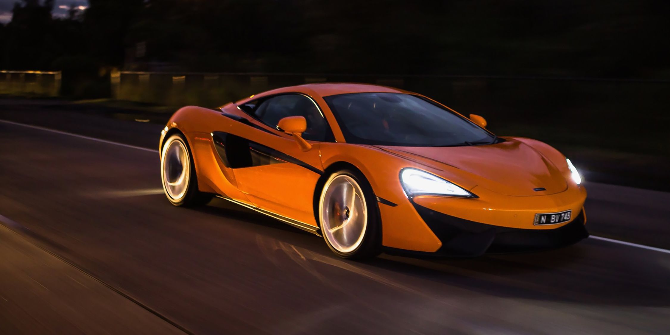 2250x1125 McLaren 540C Wallpaper