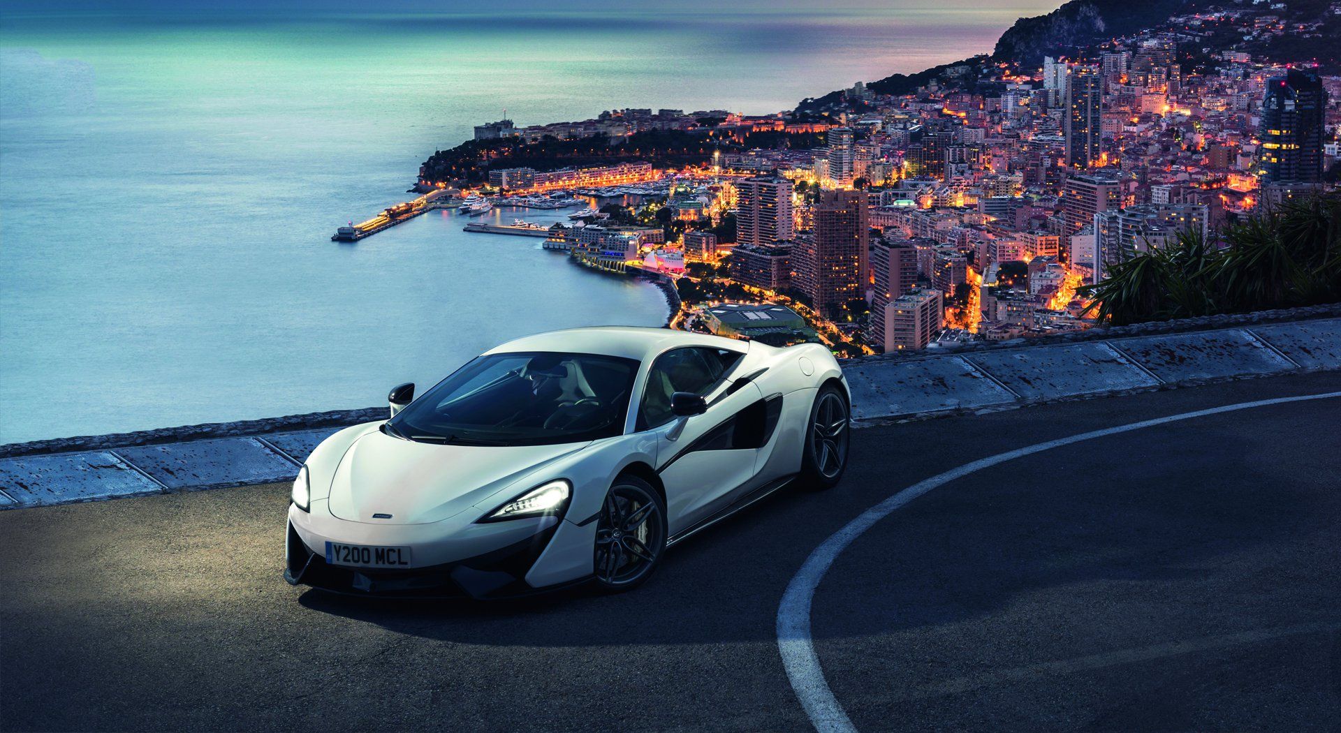 1920x1050 McLaren 540C