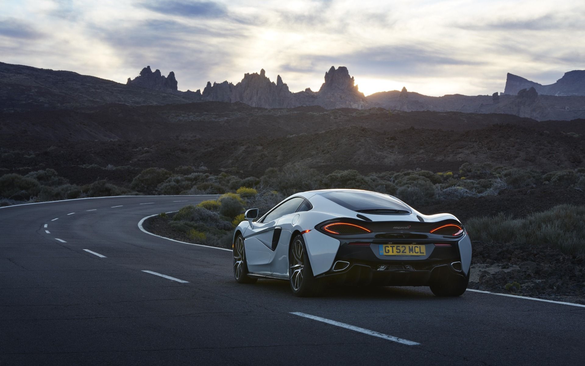 1920x1200 McLaren 540C Photo 3 Car Guide