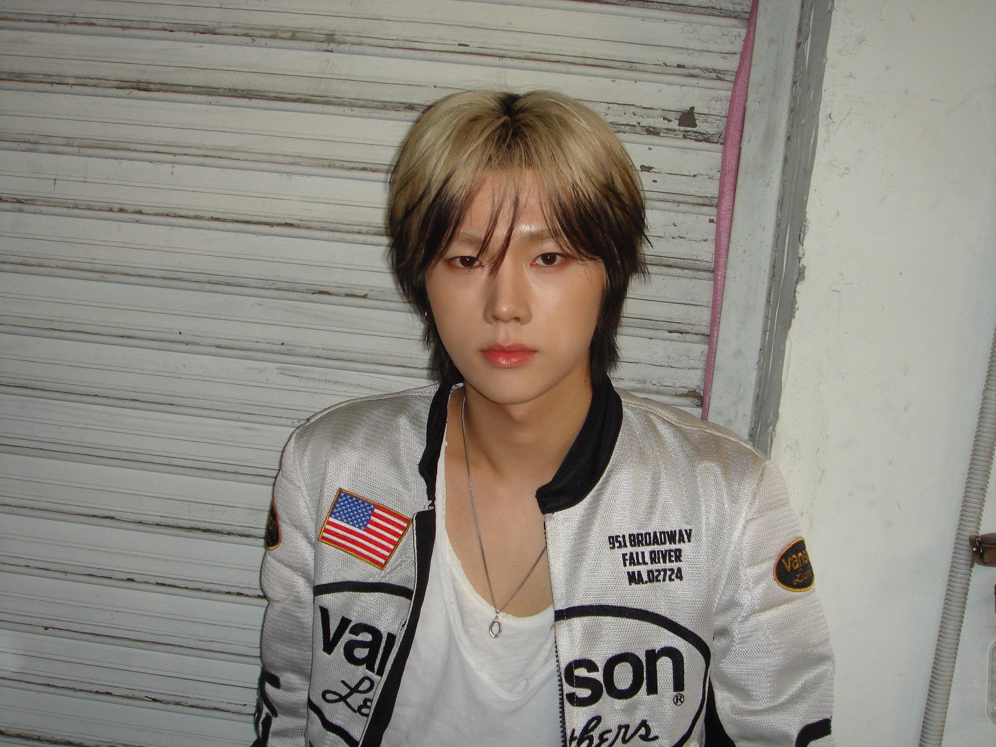 2048x1536 Xdinary Heroes Twitter Update with Jungsu