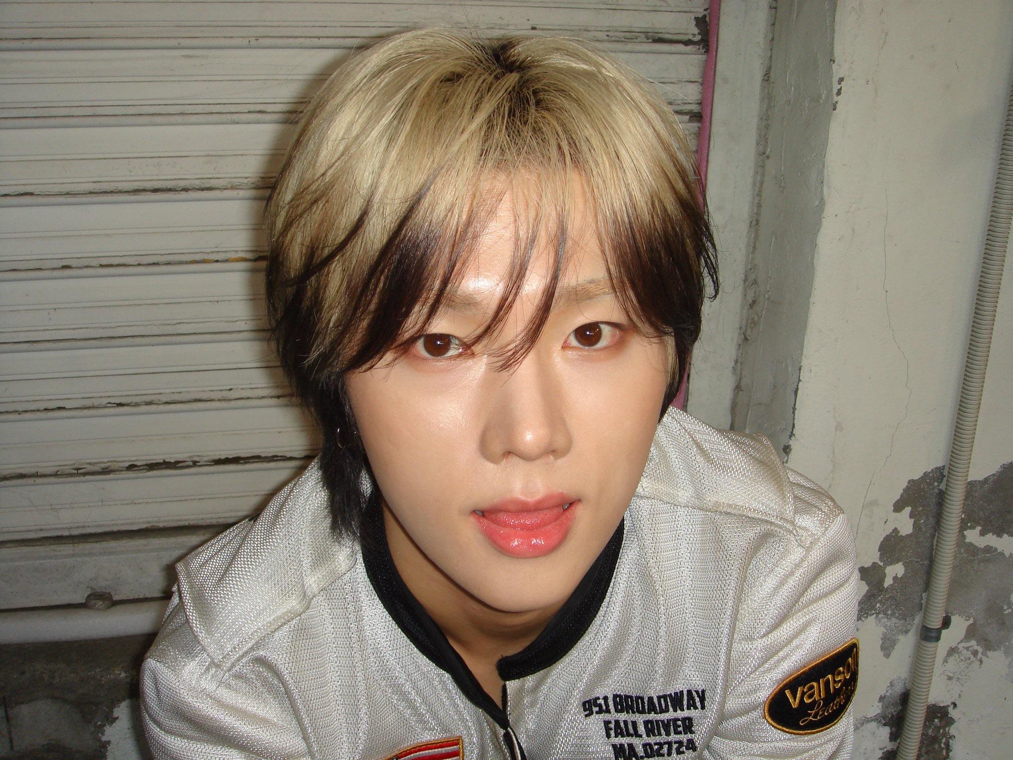 2048x1536 Xdinary Heroes Twitter Update with Jungsu