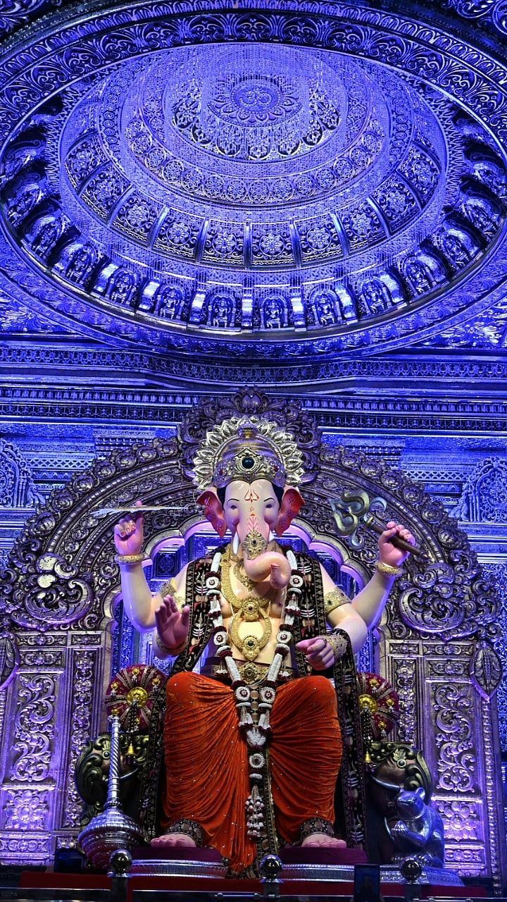 720x1280 93व्या वर्षी लालबागच्या राजाचा शाही थाट; महाकाय त्रिशूळाने वेधलं सगळ्यांचं लक्ष. lalbaugcha raja 2026 first look ganeshotsav