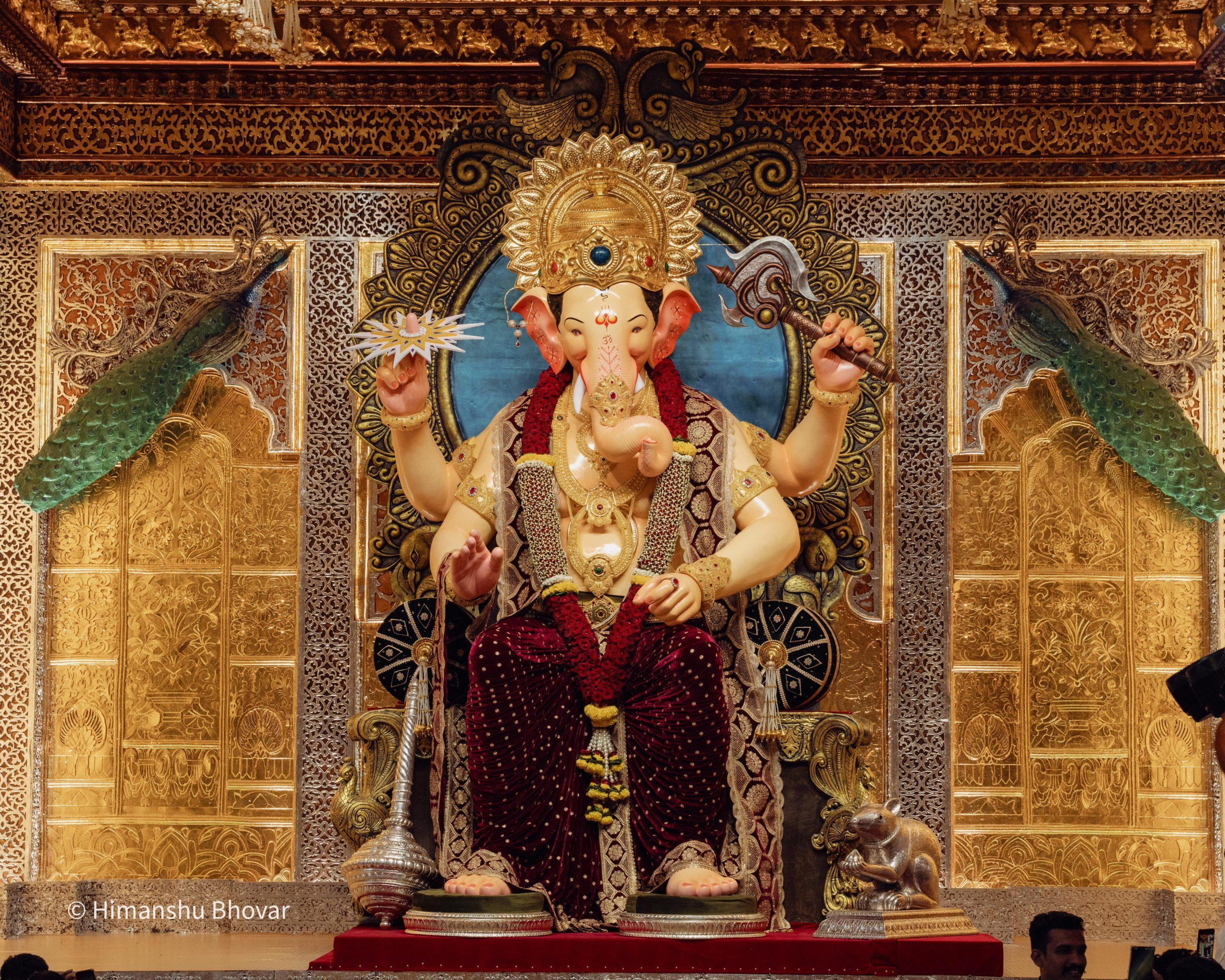 2560x2048 Lalbaugcha Raja 2024 Wallpaper