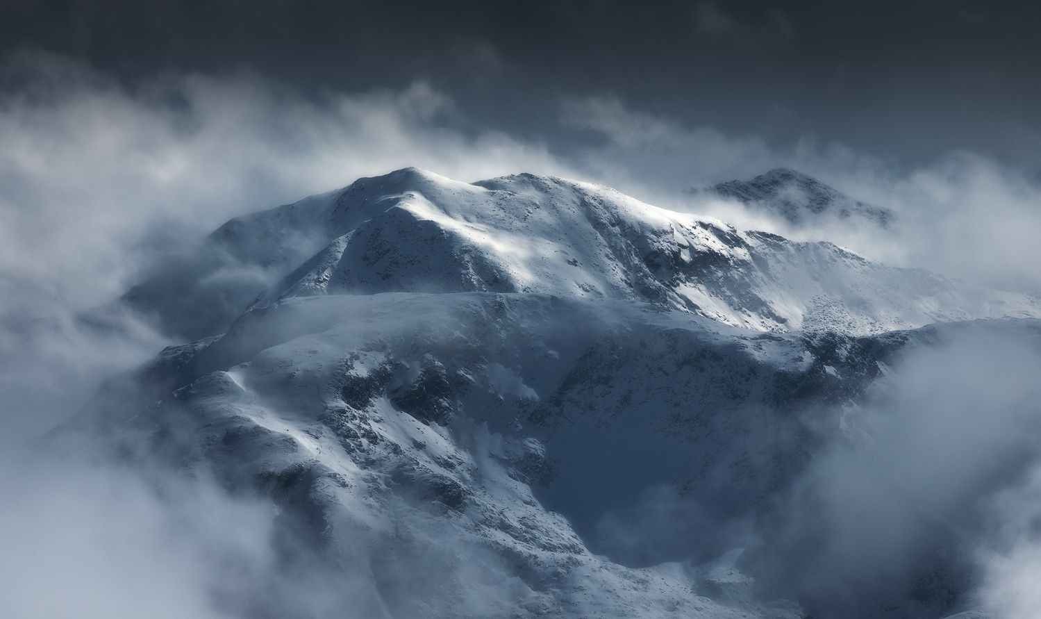 1499x891 Stormy mountains by Christian Möhrle