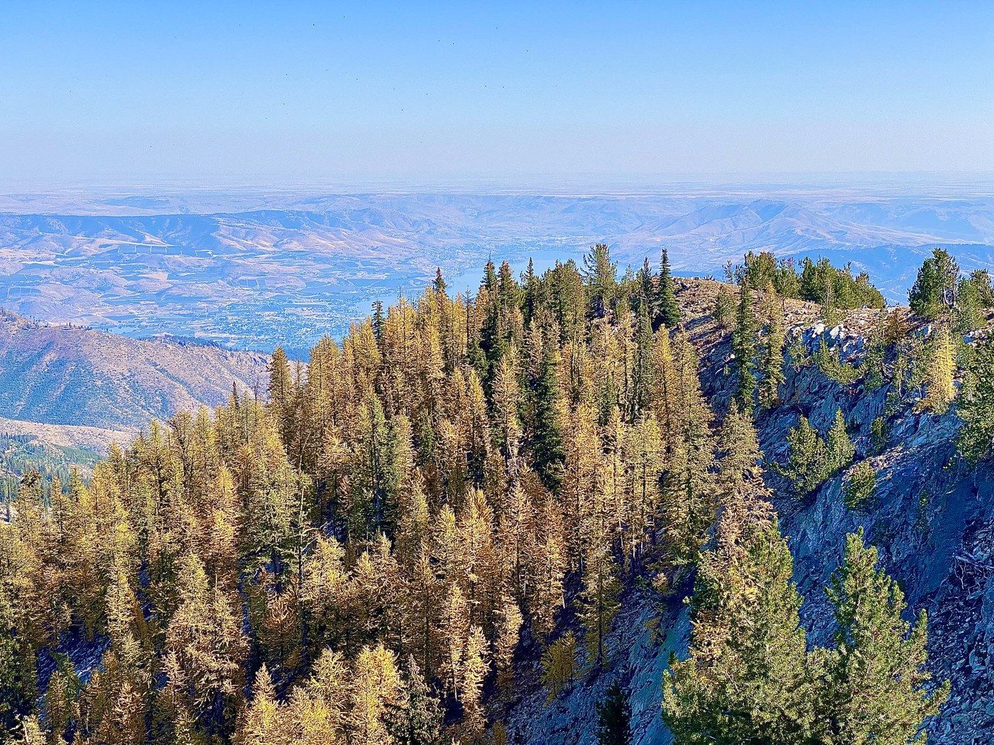 1400x1050 Stormy Mountain Summit