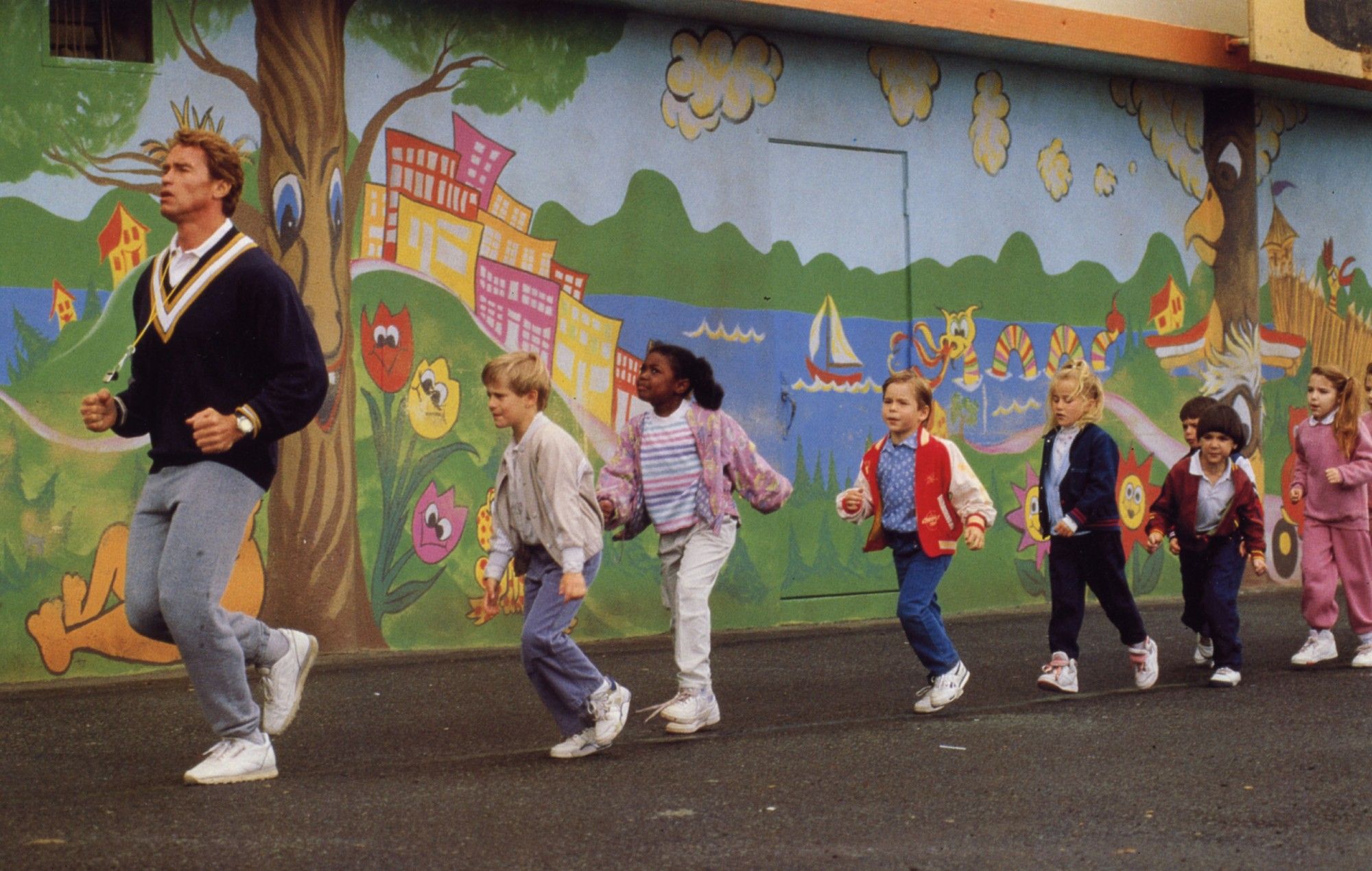 2000x1270 Watch Arnold Schwarzenegger reunite with the cast of 'Kindergarten Cop' in new video