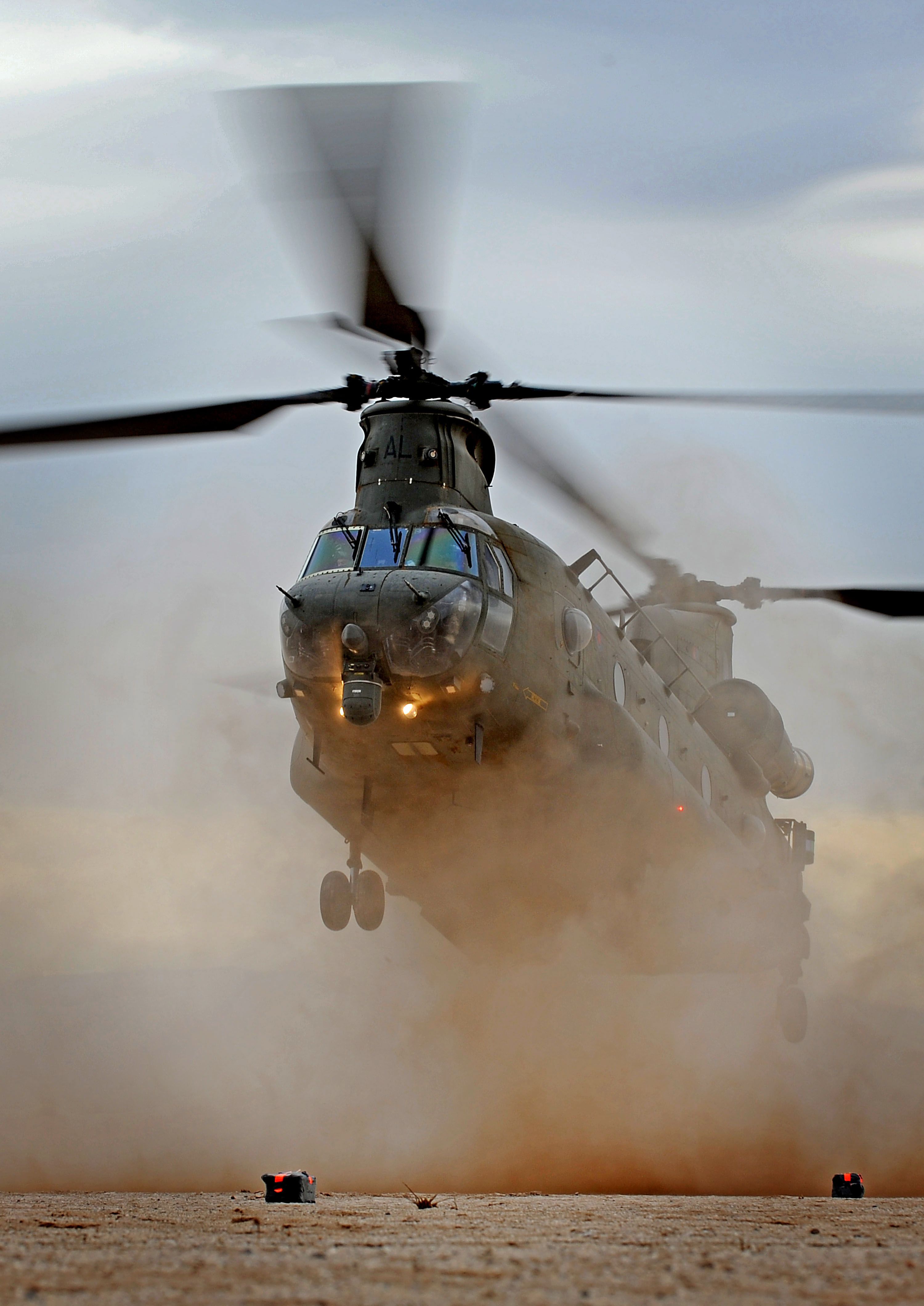 3000x4238 RAF Chinook Helicopter MOD
