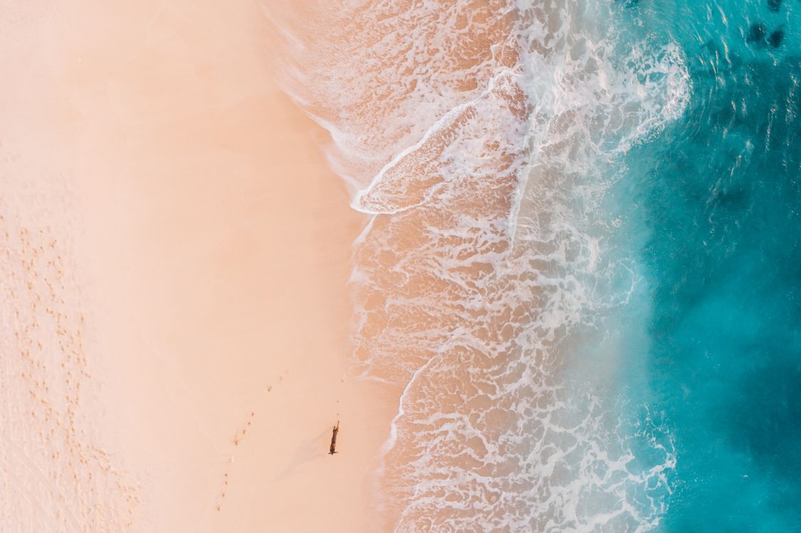 1126x750 Beach and Ocean Top View · Free