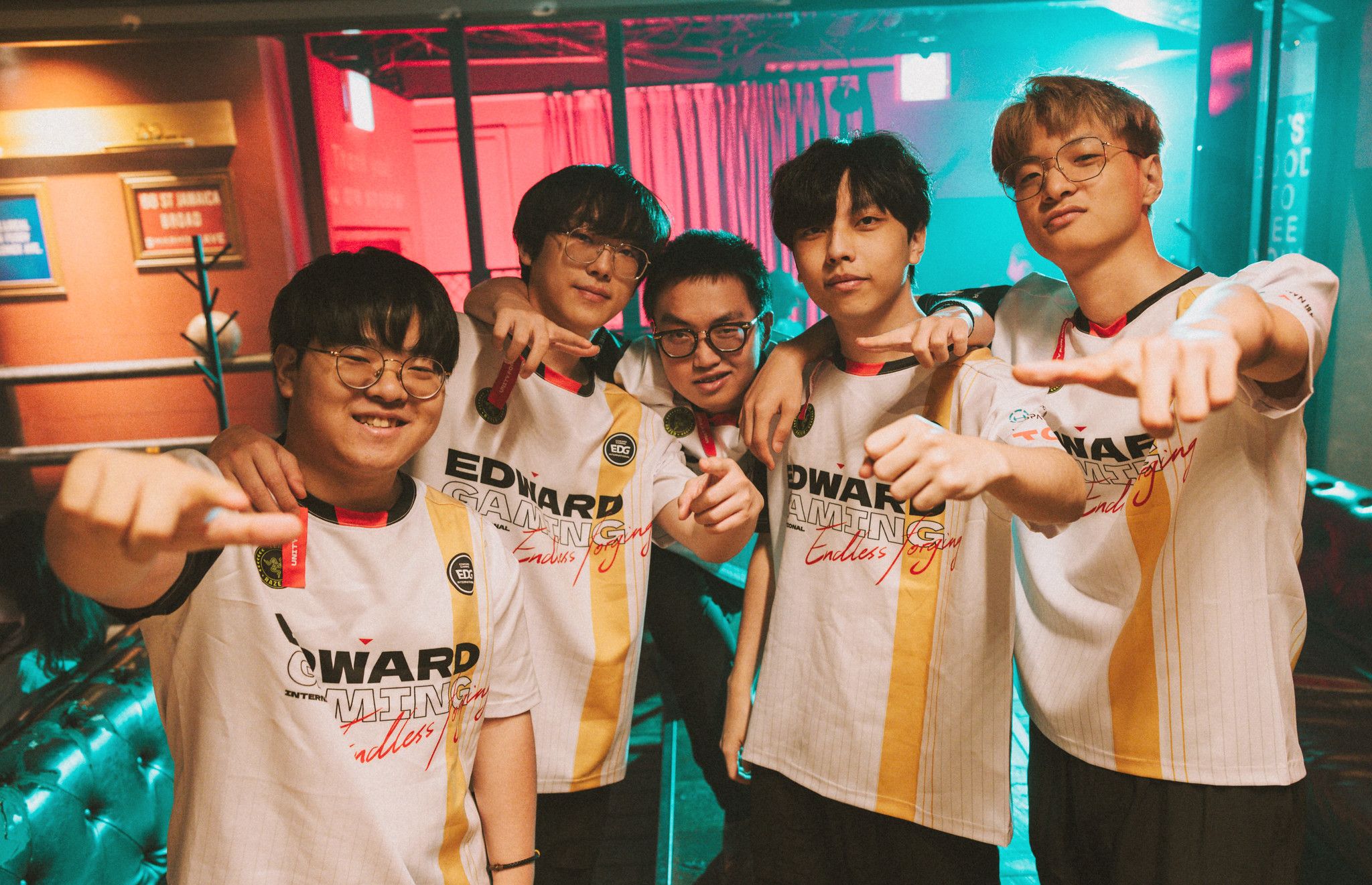 2048x1321 EDward Gaming claims Champions ZmjjKK breaks records