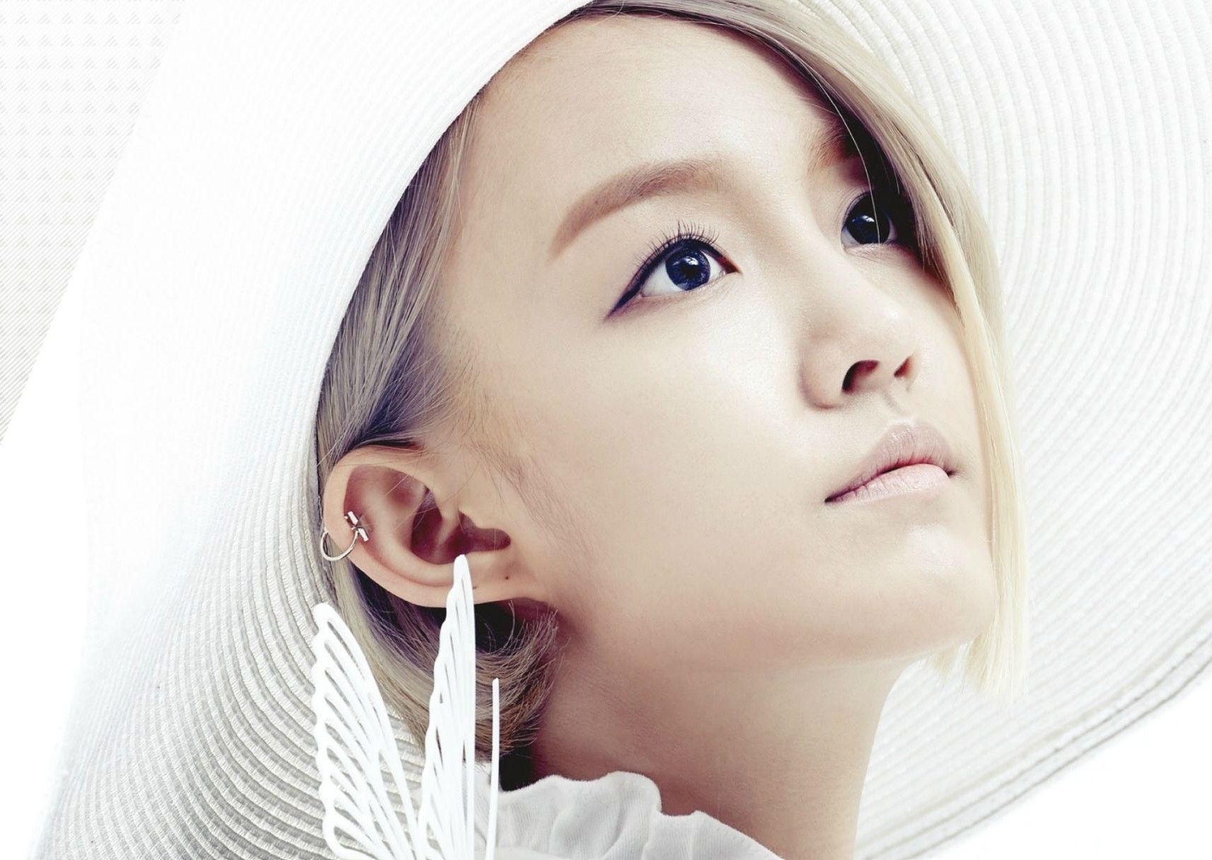1713x1215 Younha Wallpaper