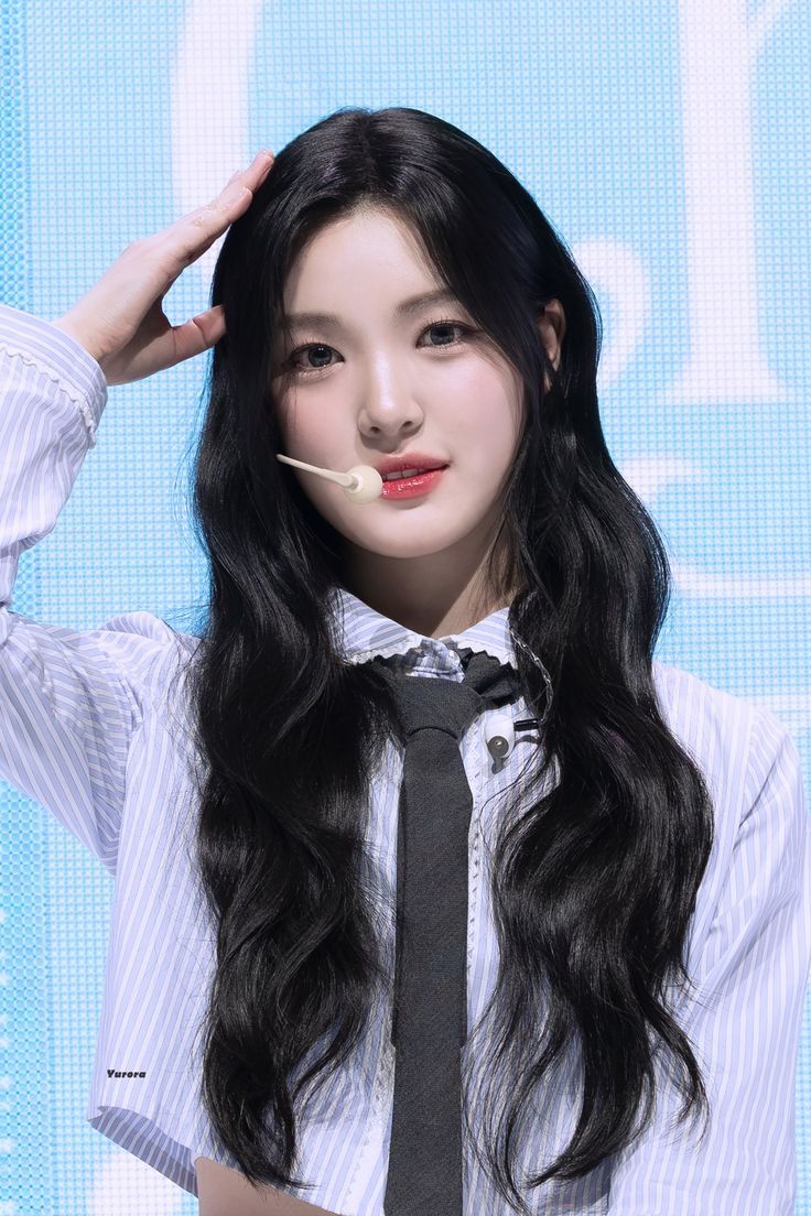736x1104 Youha kpop. Wonyoung heya photohoot, Heart iz photohoot, Juun