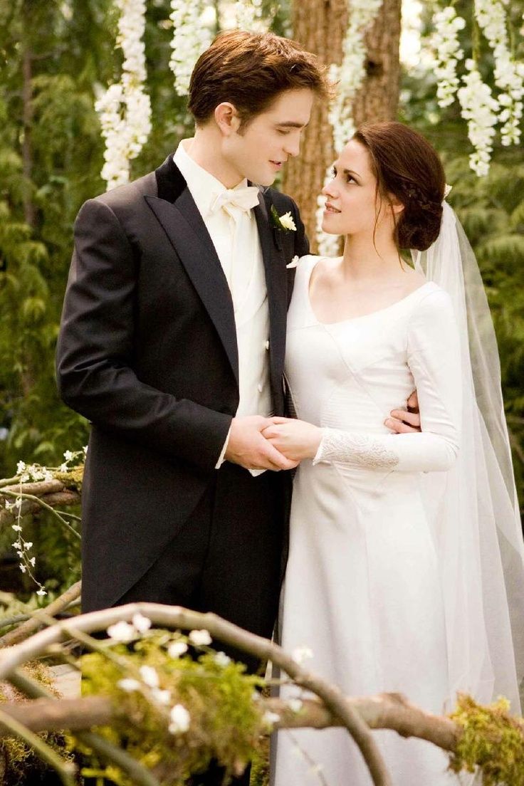 736x1104 Edward and Bella // Twilight Saga