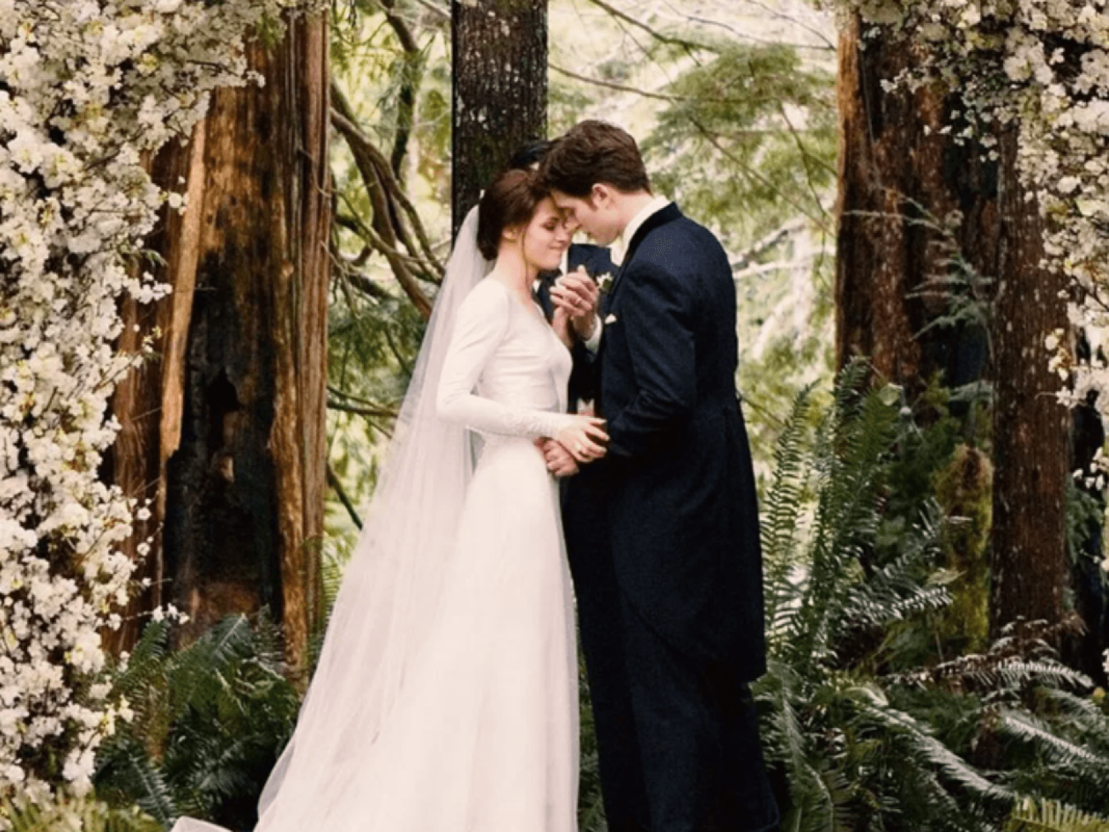 1600x1200 Kristen Stewart Says Twilight Wedding Gown Was Her Only Opportunity to Wear a Traditional Bride Dress