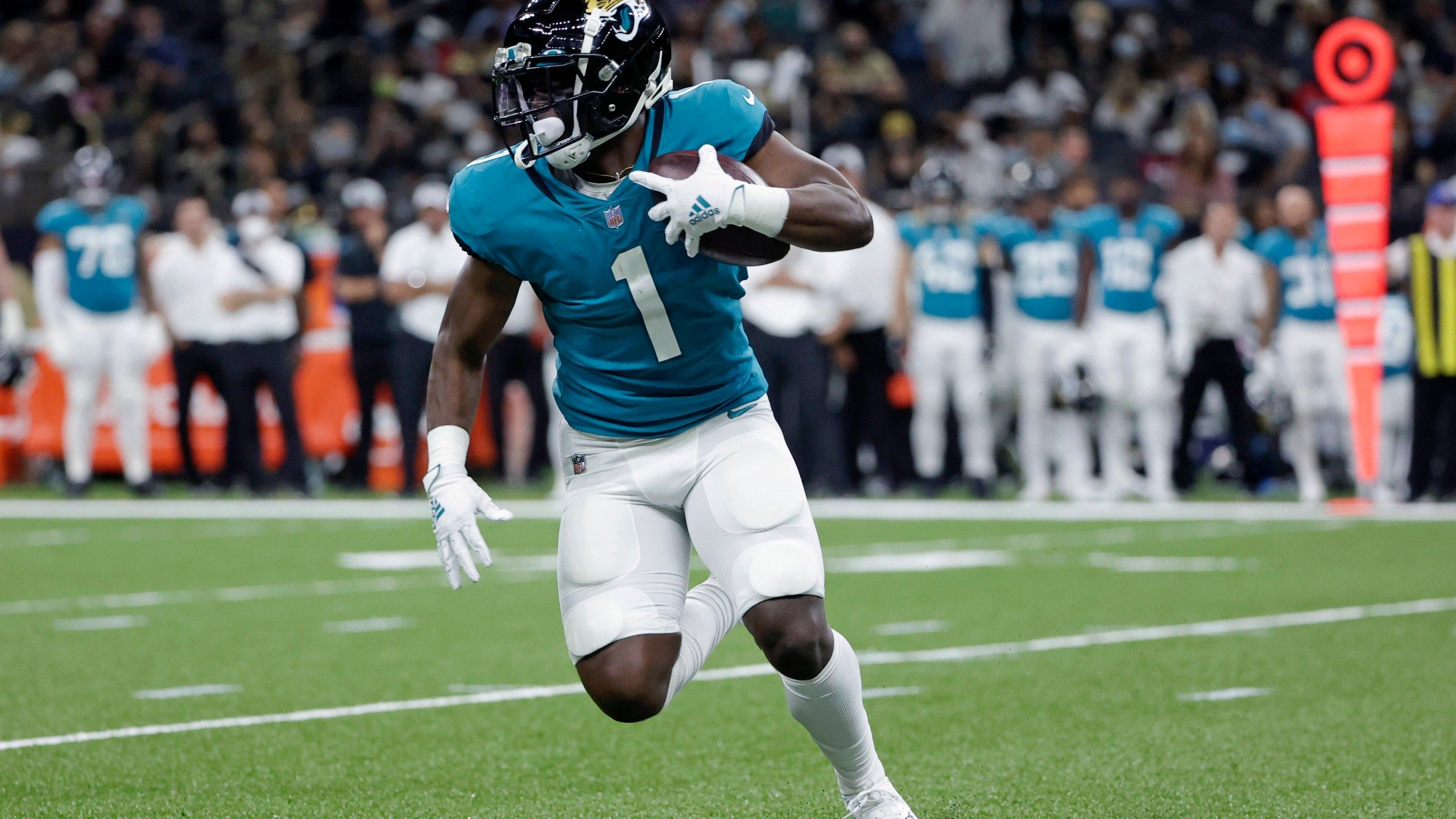 2560x1440 Jags RB Travis Etienne out for season following foot injury