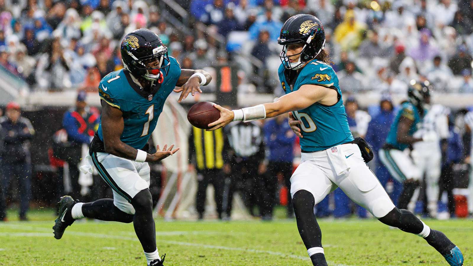 1600x900 Jaguars news: Trevor Lawrence says goodbye to Travis Etienne after 8 seasons together