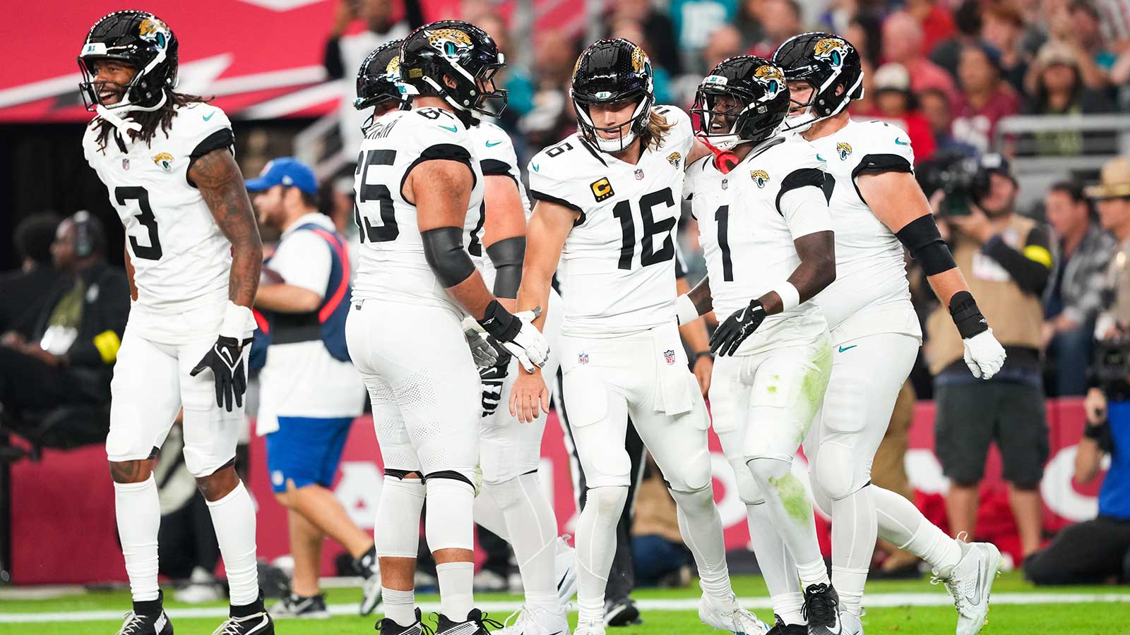 1600x900 Jaguars news: Trevor Lawrence says goodbye to Travis Etienne after 8 seasons together