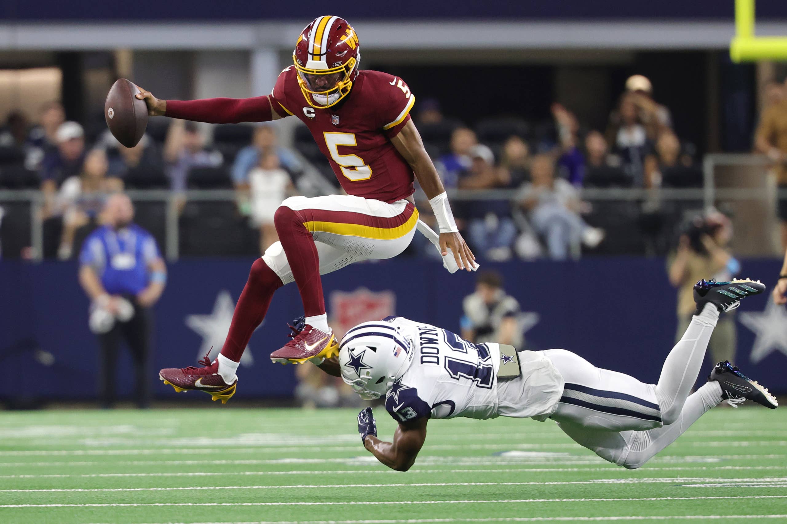 2560x1703 Report: Doctors Believe Jayden Daniels Is Taking Major 'Risk' Sunday