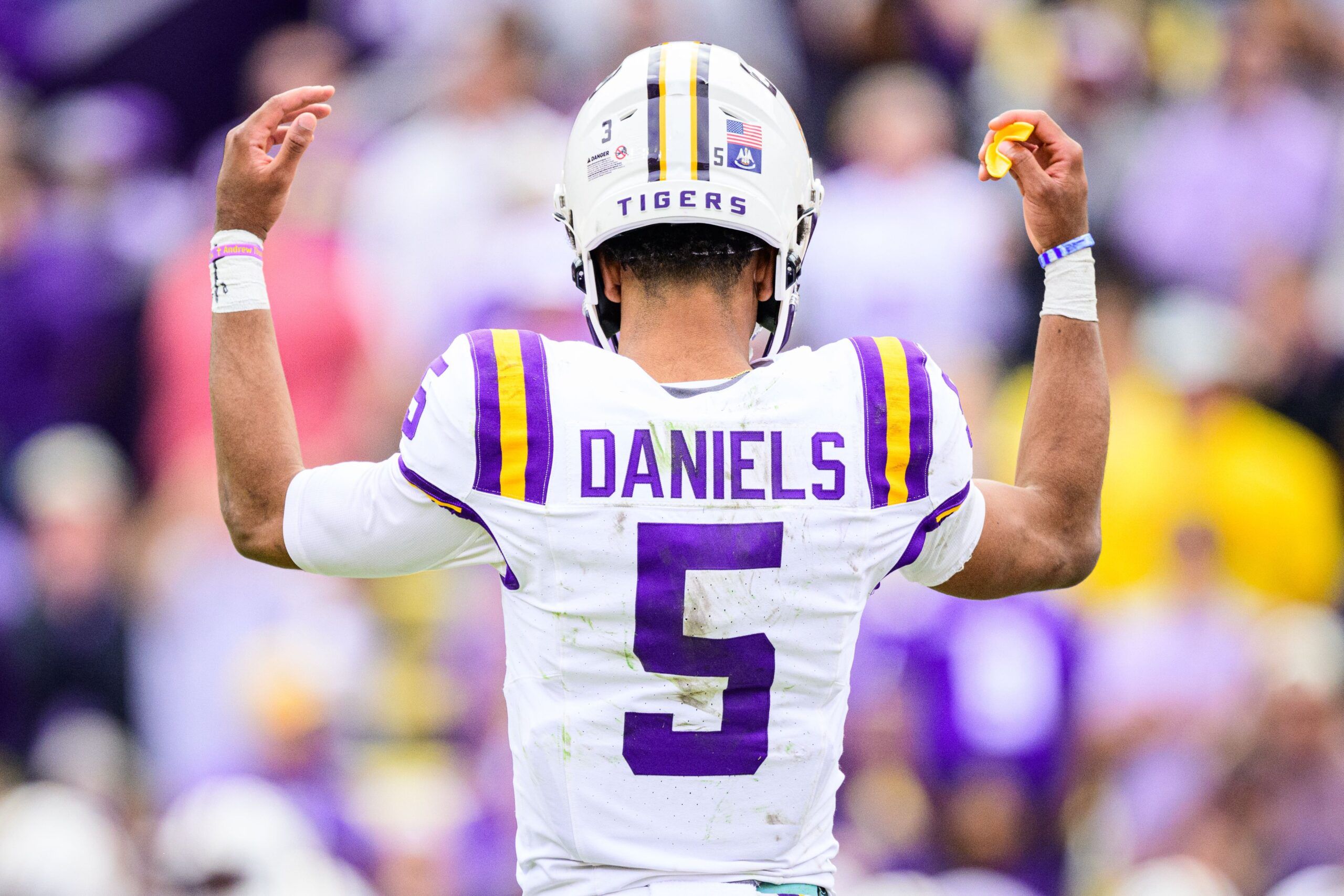 2560x1707 Patriots Prospects: : Jayden Daniels, QB, LSU