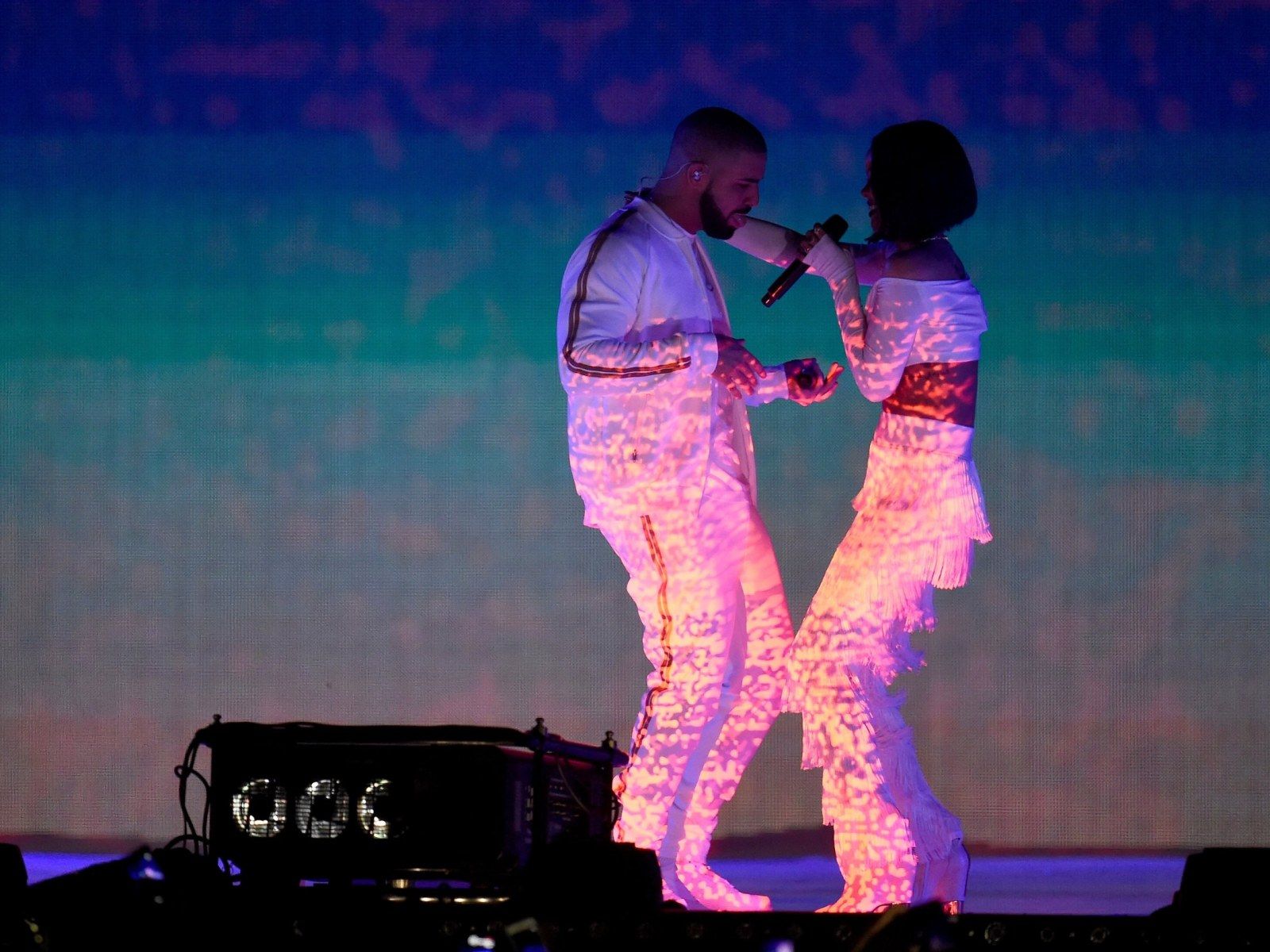 1600x1200 Drake And Rihanna Dating? Former Couple Continues To Fuel Romance Rumors After Visiting Sick Fan Together