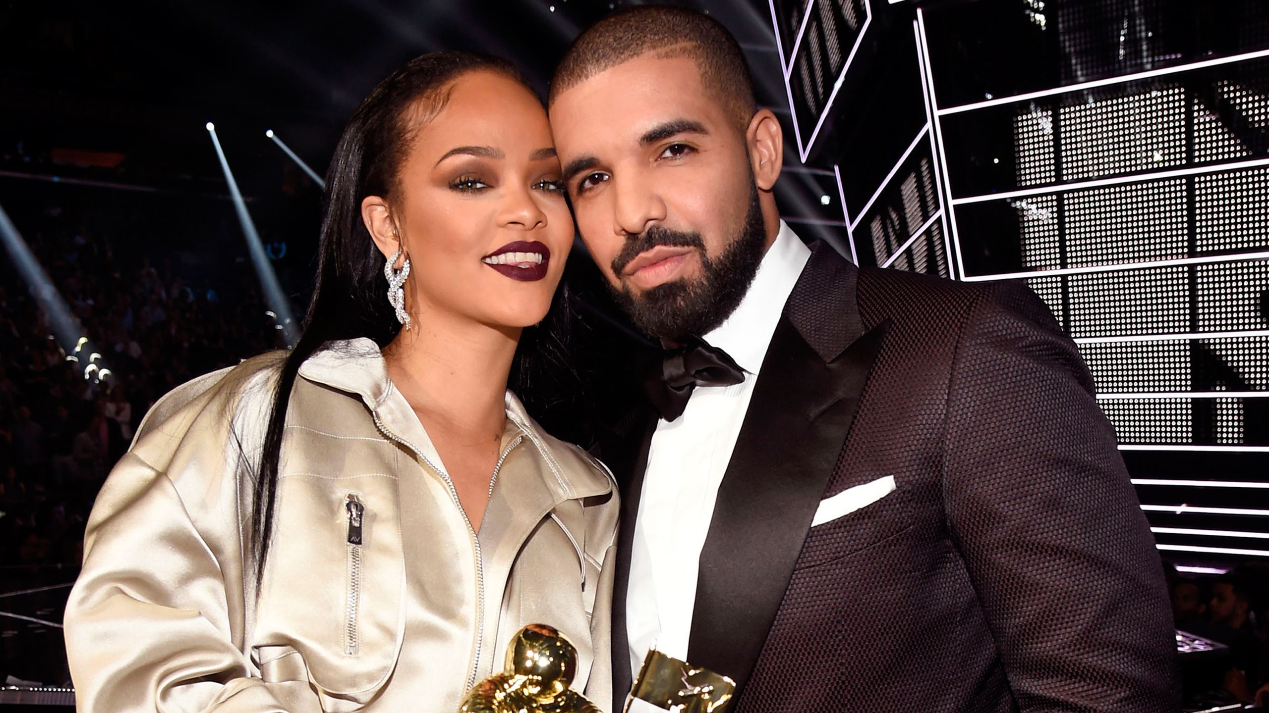 2560x1440 Drake Just Unfollowed Rihanna on Instagram