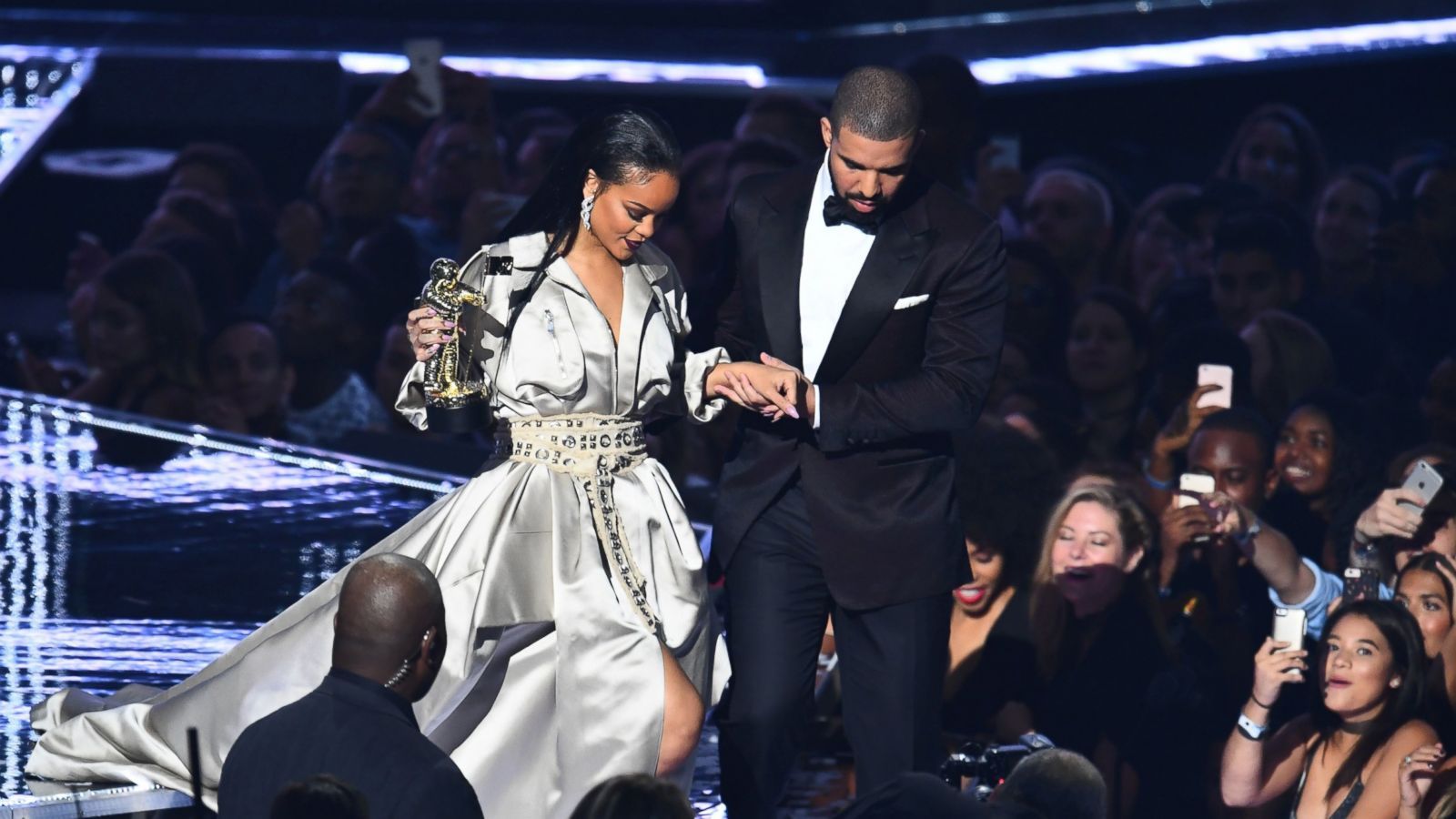 1600x900 Drake and Rihanna: A History of Their Relationship