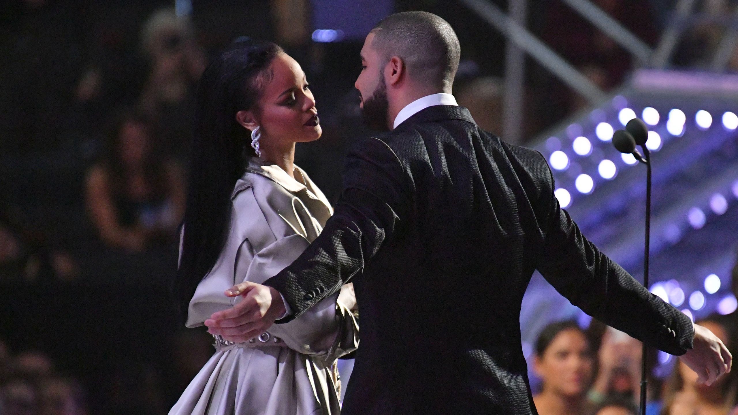 2560x1440 What Is Curving, and Will Drake Ever Be Okay Again?