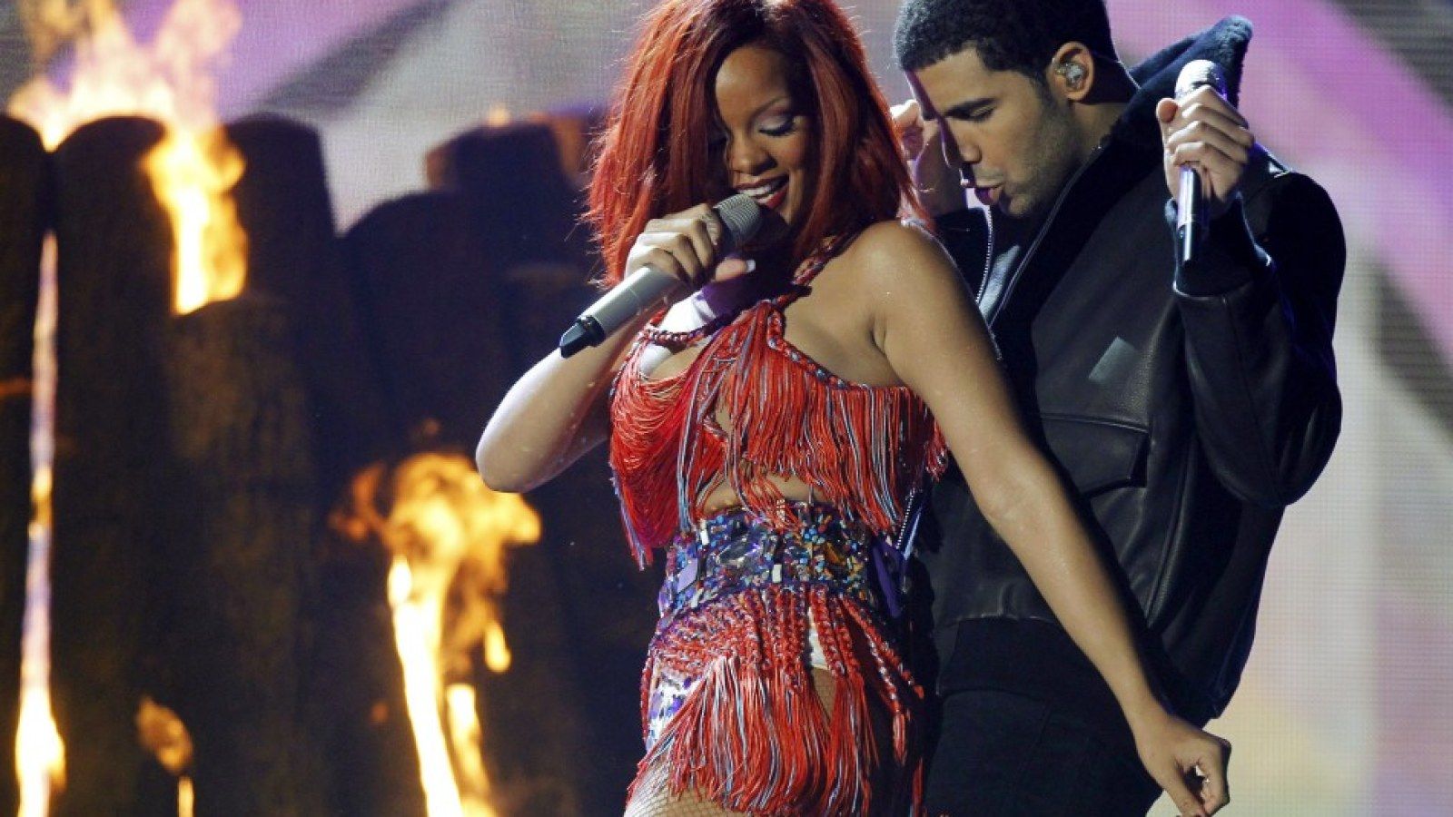 1600x900 Rihanna and Drake are Completely 'Inseparable'