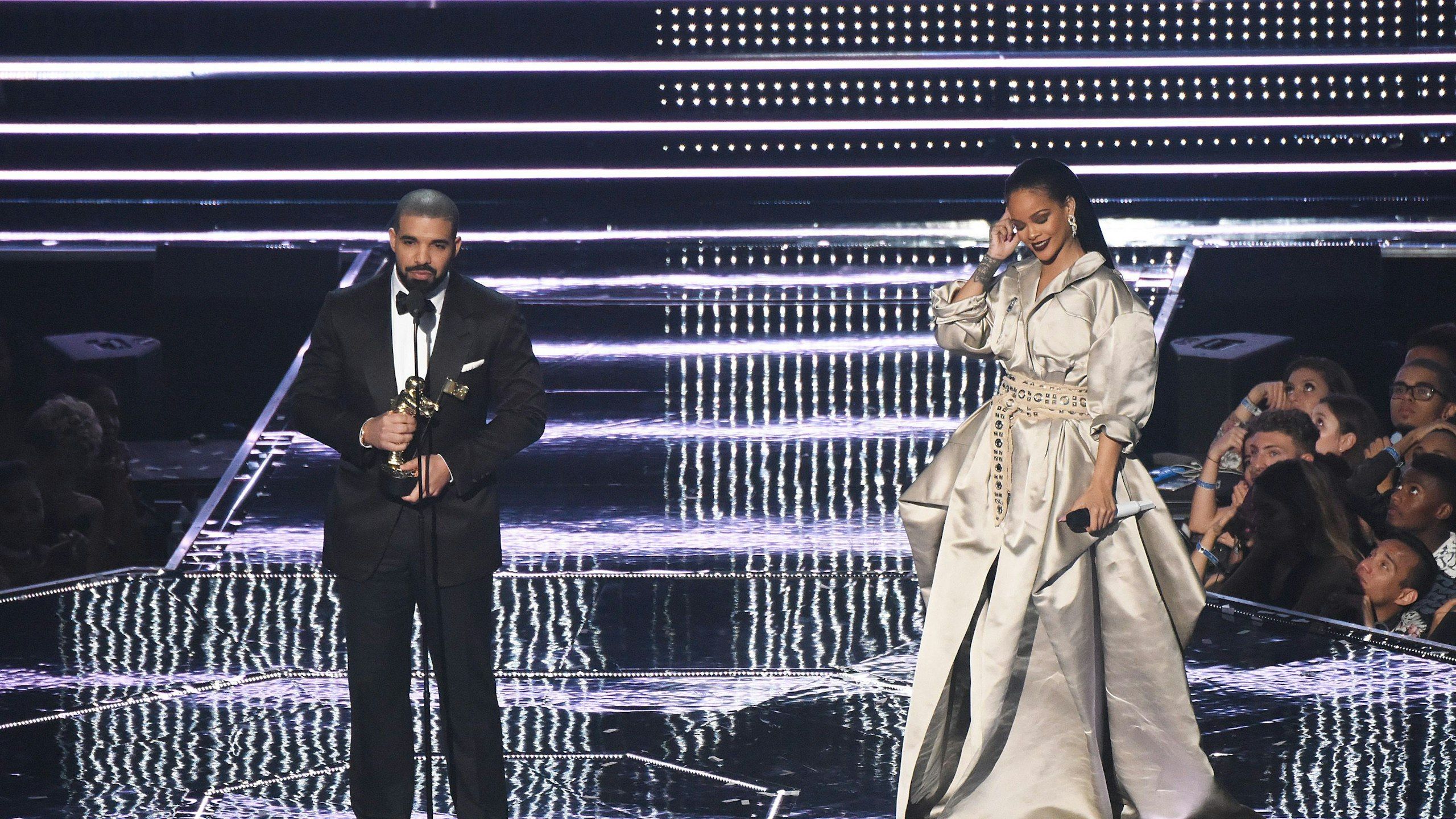2560x1440 Here's Why Rihanna Wasn't Impressed By Drake's Love Declaration For Her At The VMA's