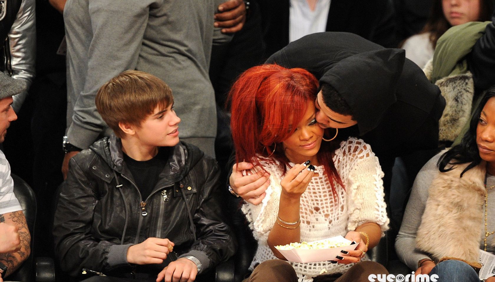 1680x960 Drake and Rihanna Lovin' in London