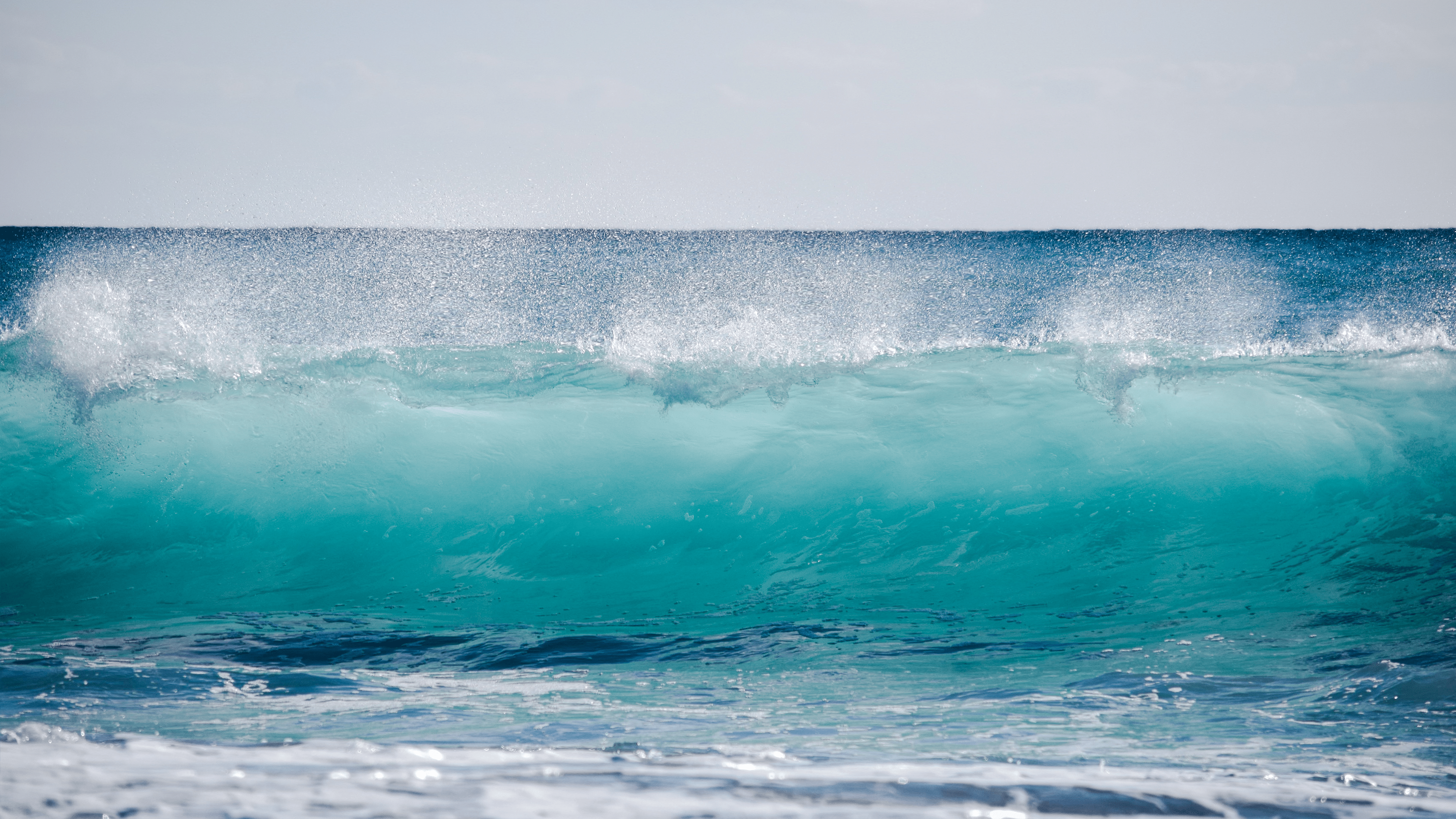 3840x2160 4K Ultra HD Waves Wallpaper .