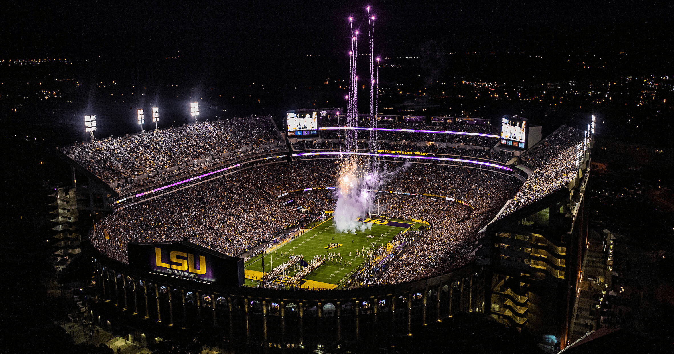 2364x1242 Tiger Stadium Wallpaper