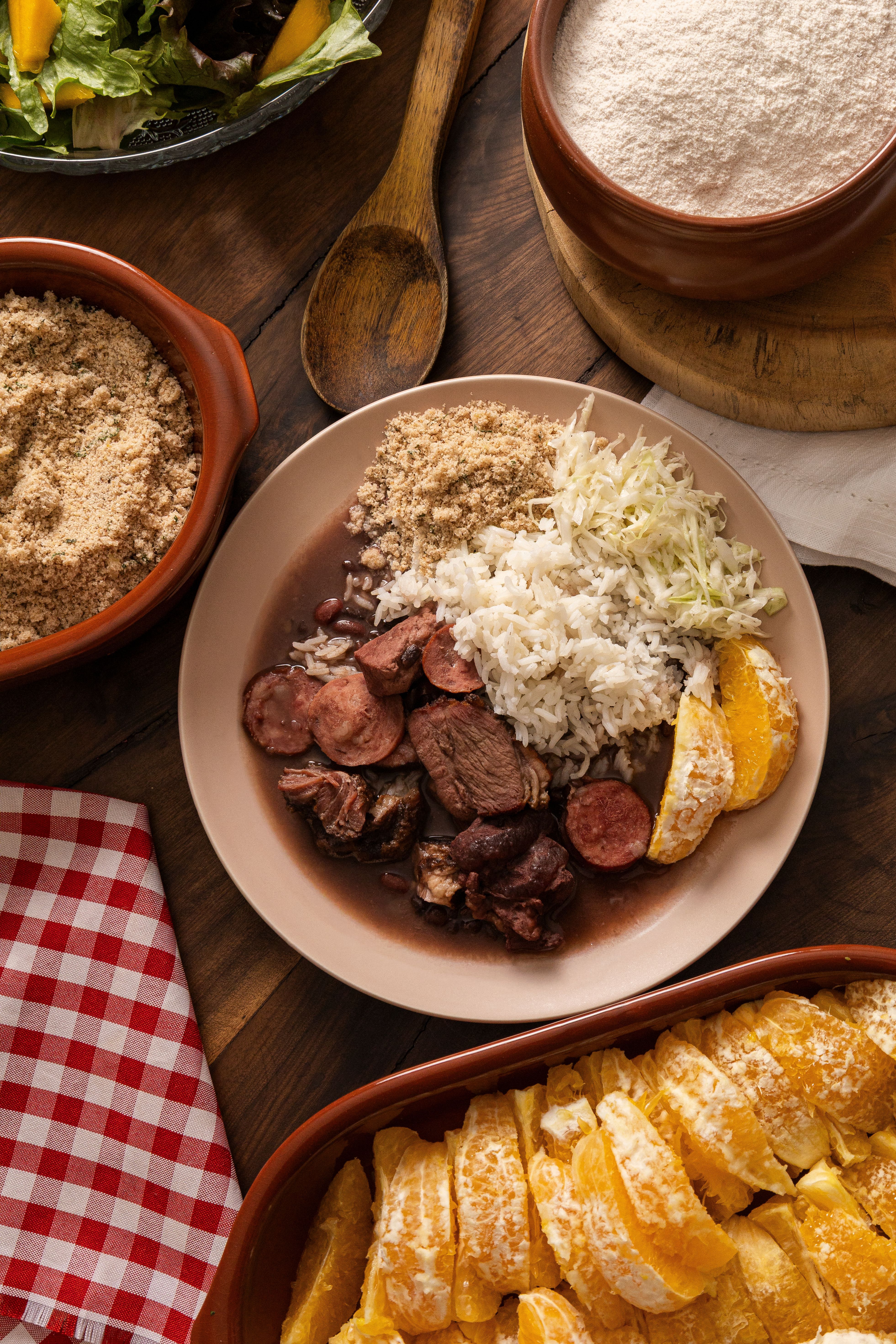 3923x5884 Traditional Brazilian Feijoada with Sides · Free