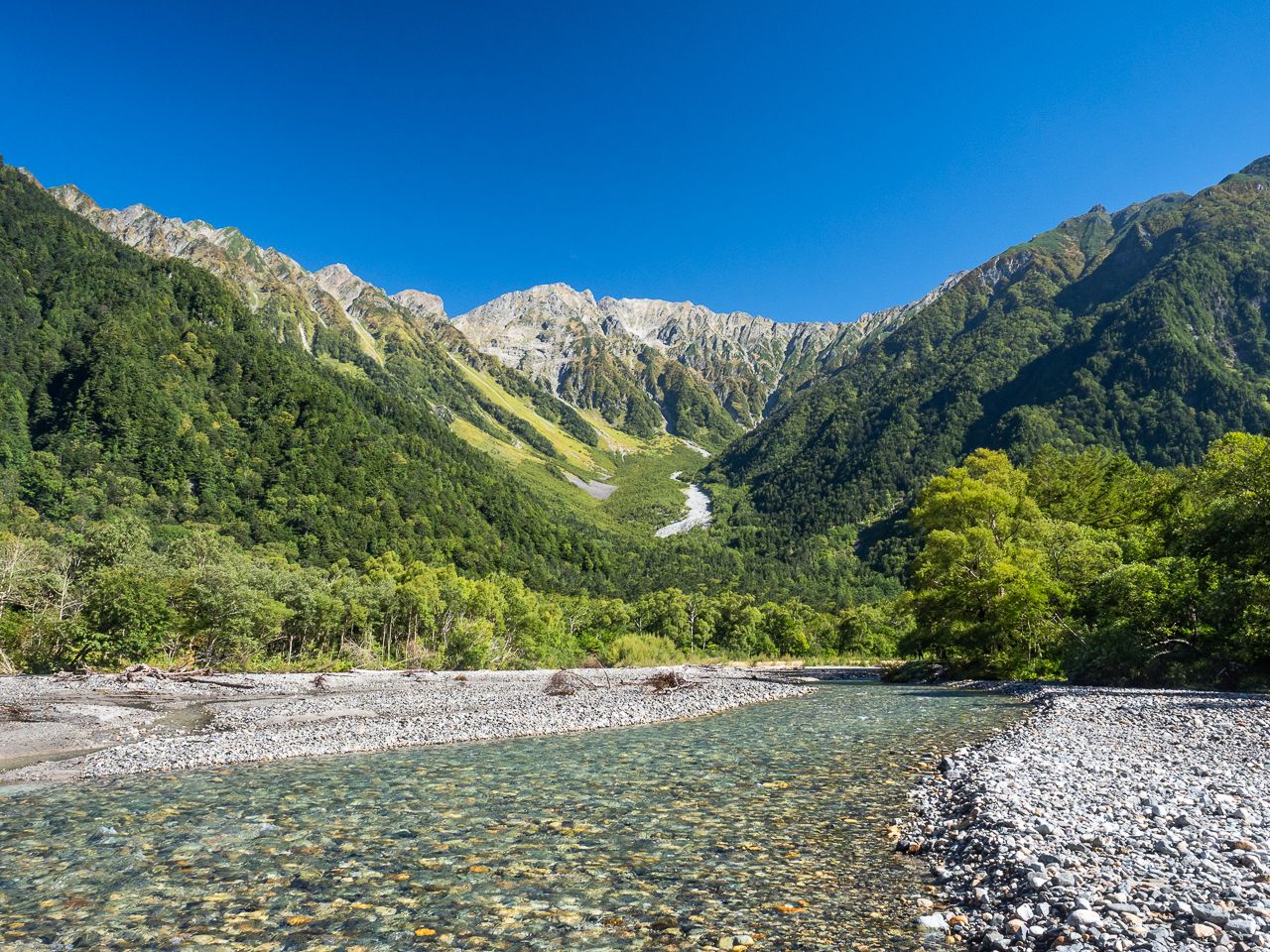 1280x960 Mountain photography in Kamikochi, Japan