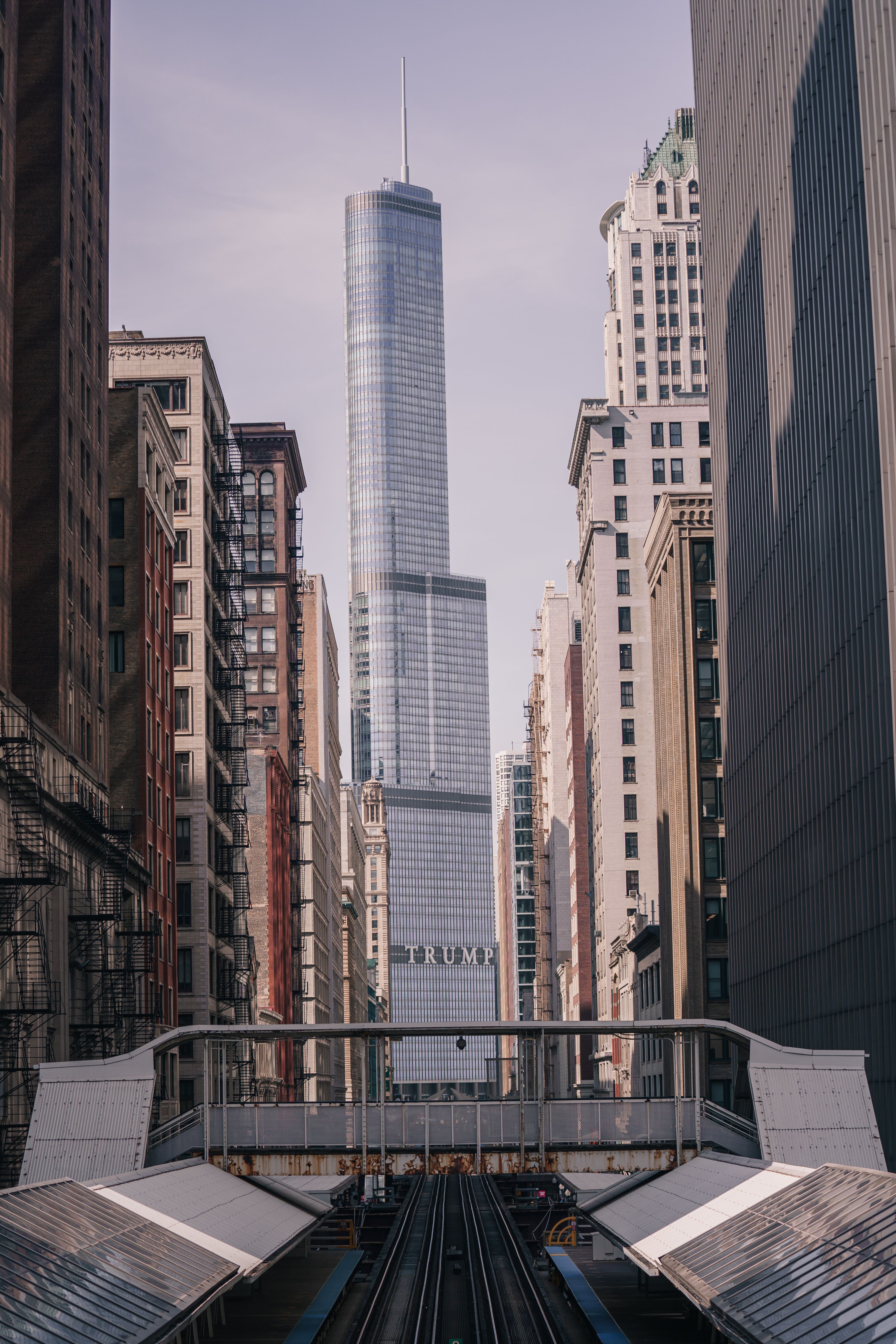 3794x5691 The Scenic View of the Trump International Hotel and Tower in Chicago · Free