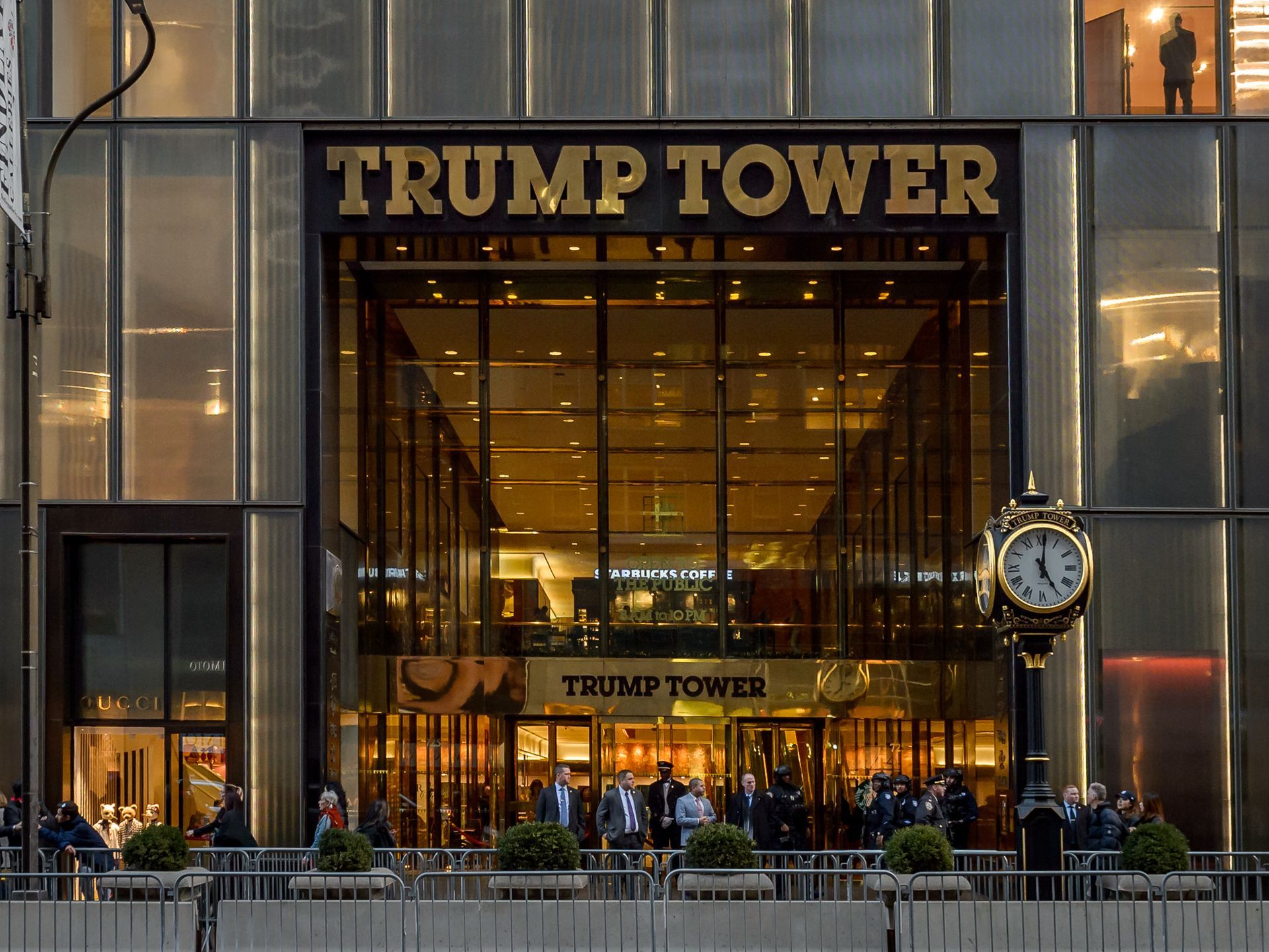 1920x1440 Trump Tower faces falling condo prices and tons of vacant office space