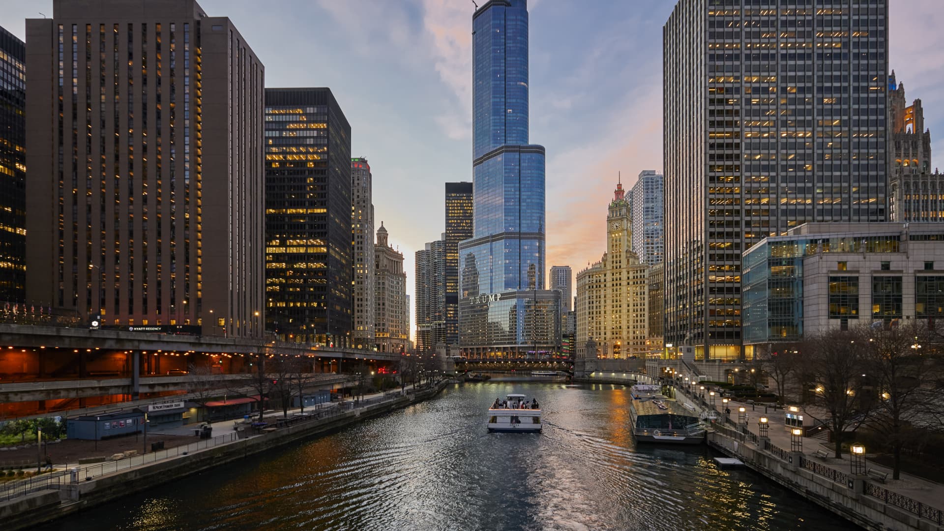 1920x1080 Trump Tower Apartment Lists for $000 a Month, One of Chicago's Priciest Rentals