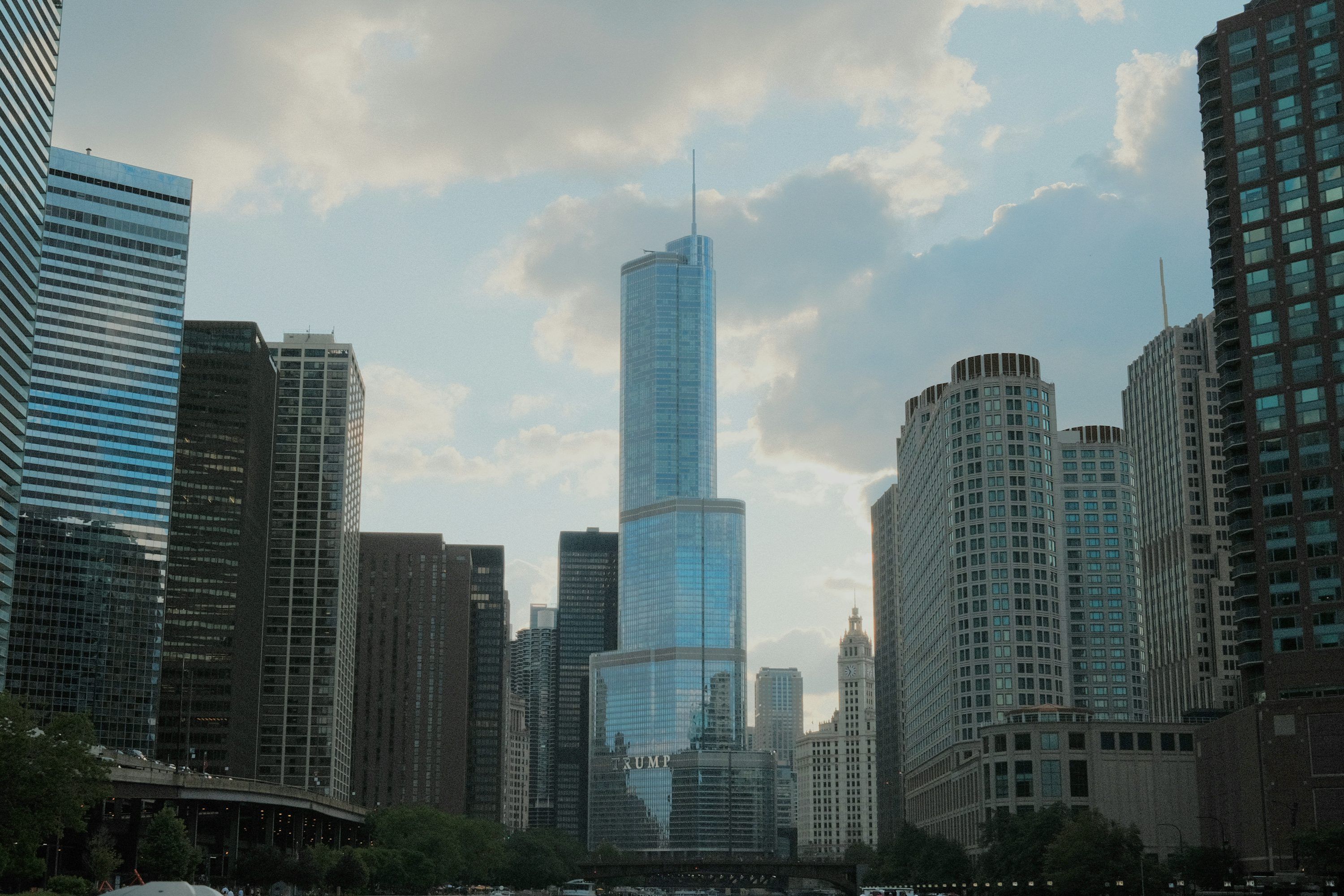 3000x2001 Trump building in Chicago