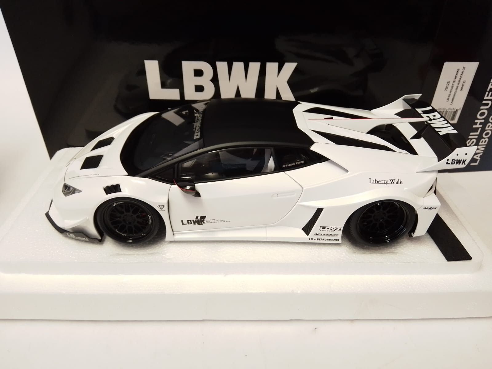 1600x1200 Autoart Lamborghini Huracan GT LB SILHOUETTE Works White 1 18 79125